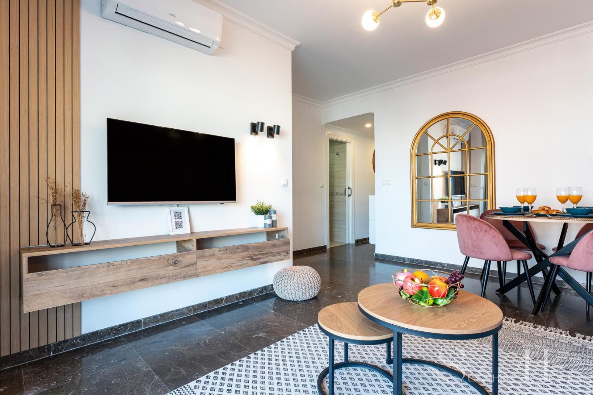 First Line , Cosy And Comfortable + Swimming Pool Apartment Torremolinos