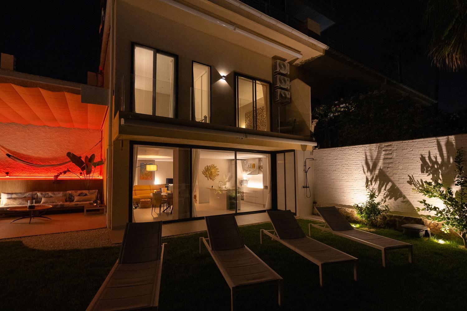 Seaside Tranquility And Urban Luxury - Stylish Duplex In W Jacuzzi Apartment Torremolinos