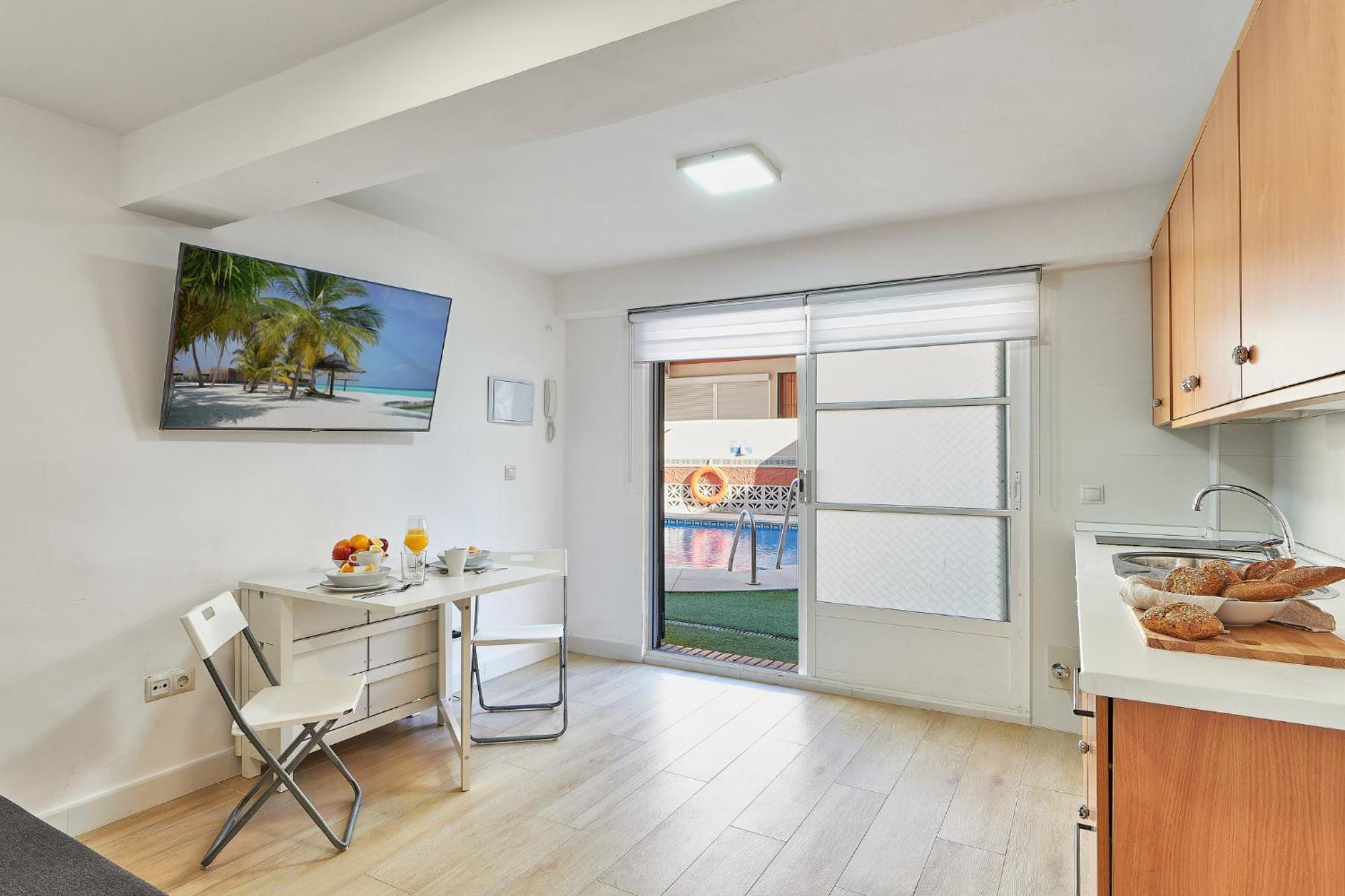 Happiness Carihuela Apartment