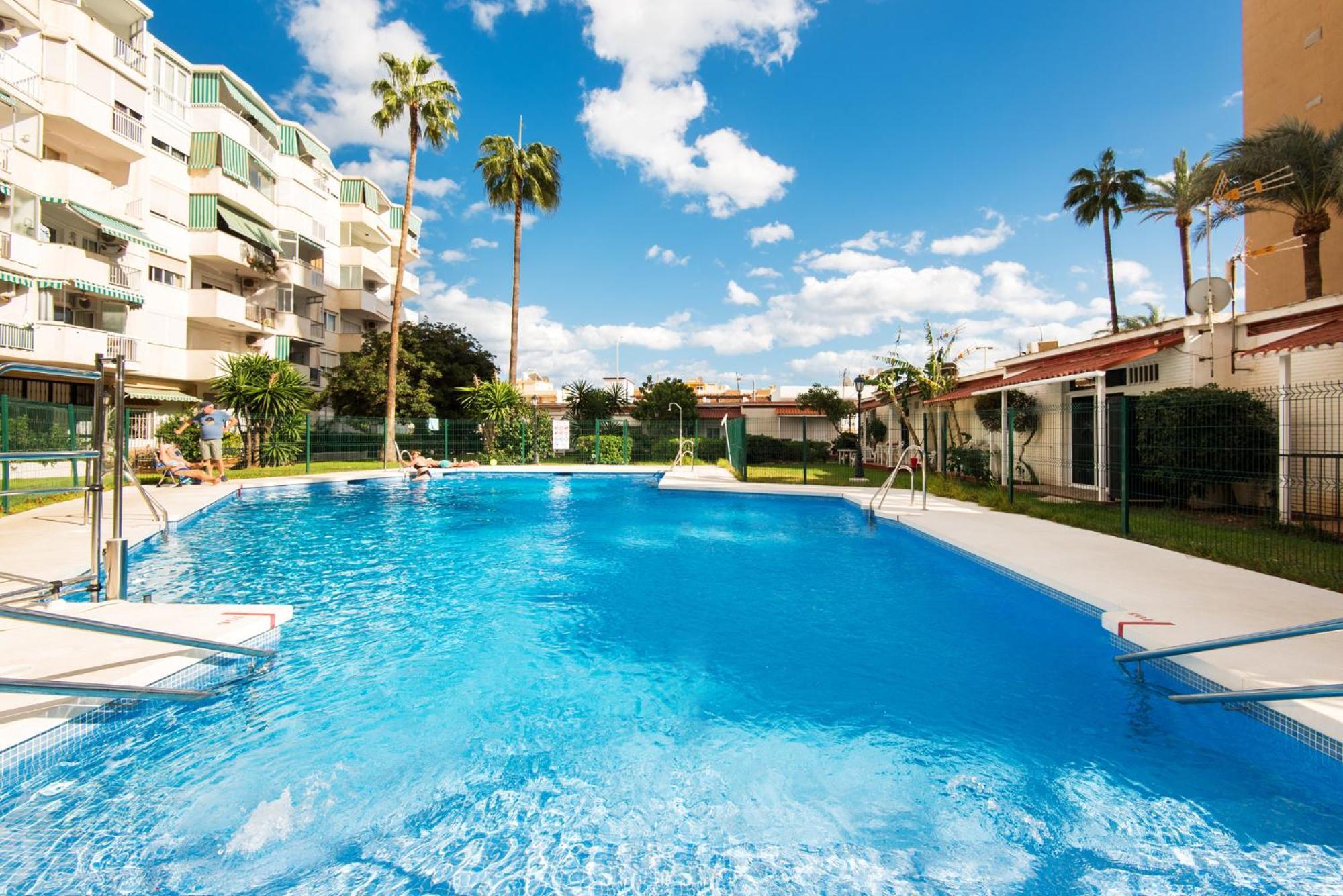 Aloha Torres Carihuela Apartment Torremolinos