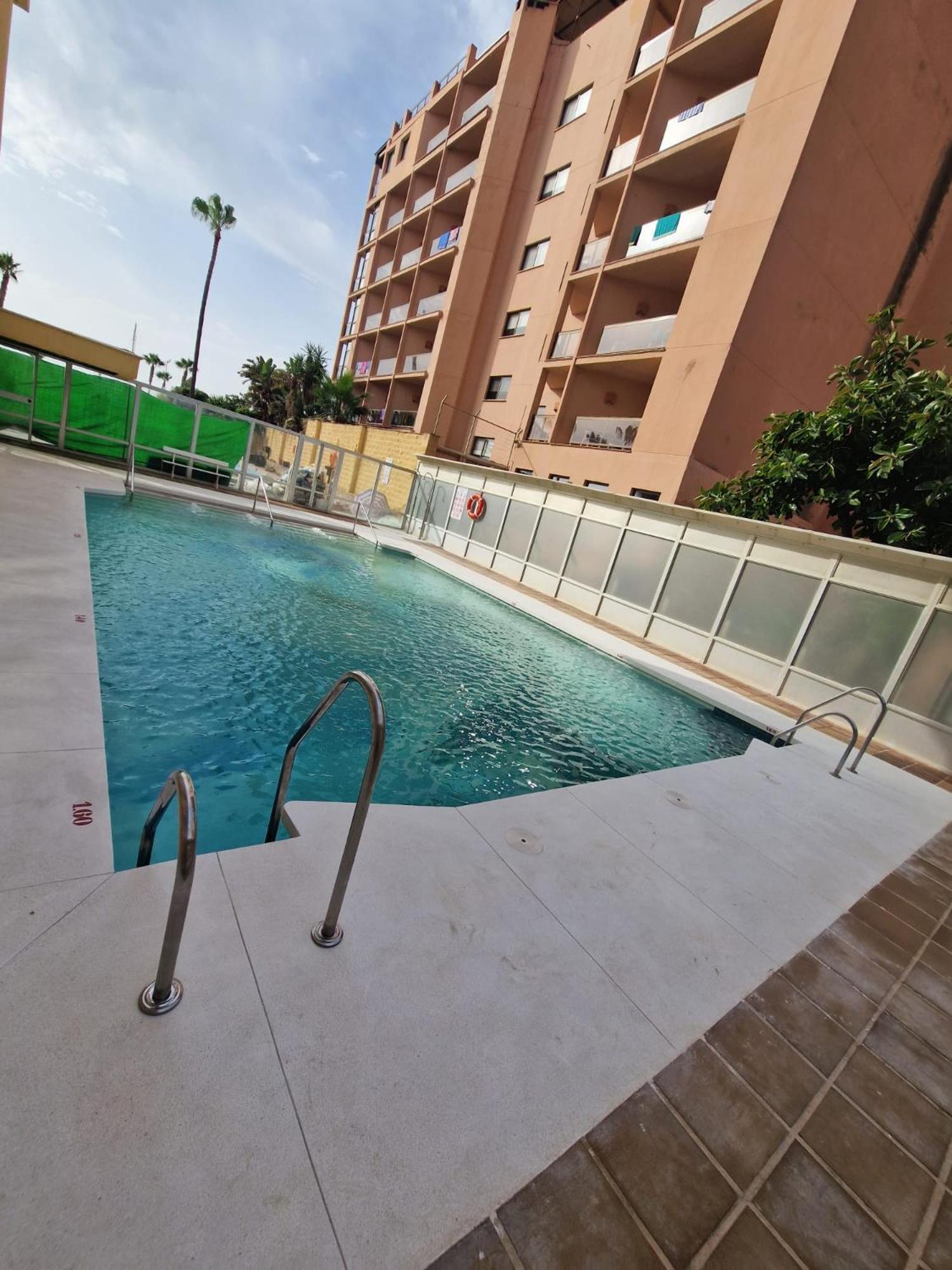 Esplendido Apartamento, Carihuela Edificio El Remo, Primera Linea