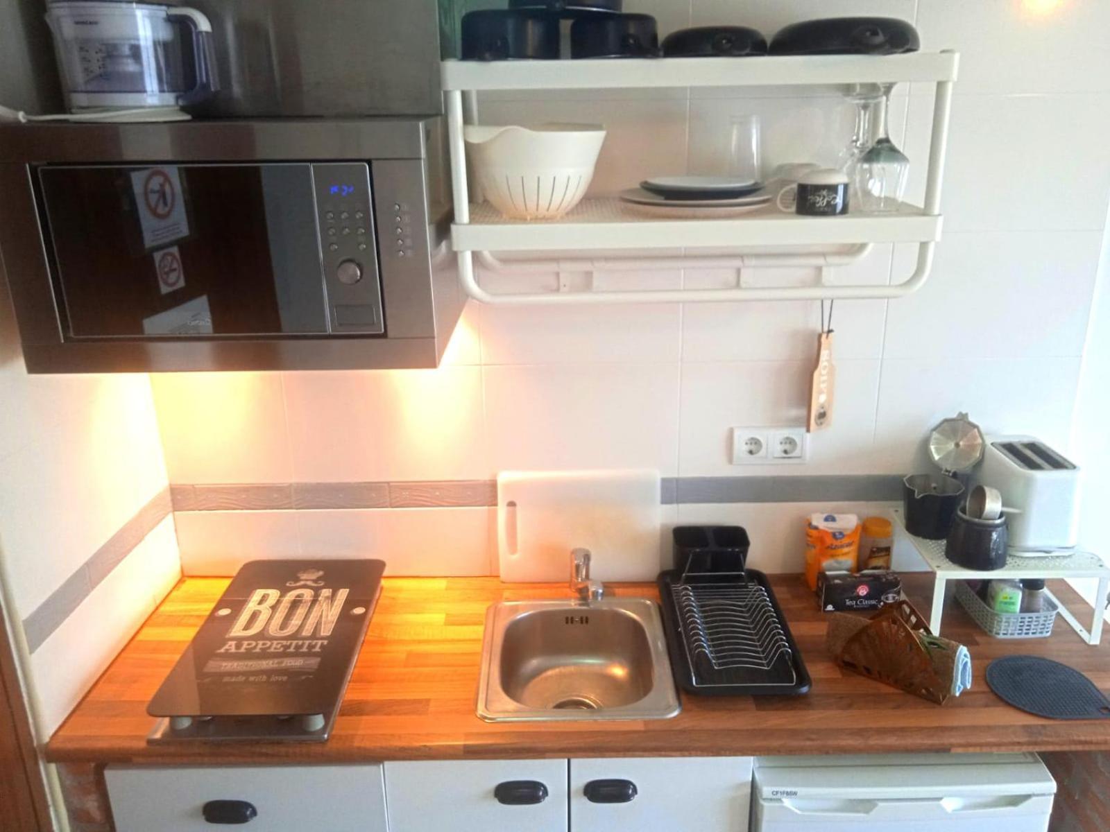 #409 Near Beaches &free Wifi Apartment *