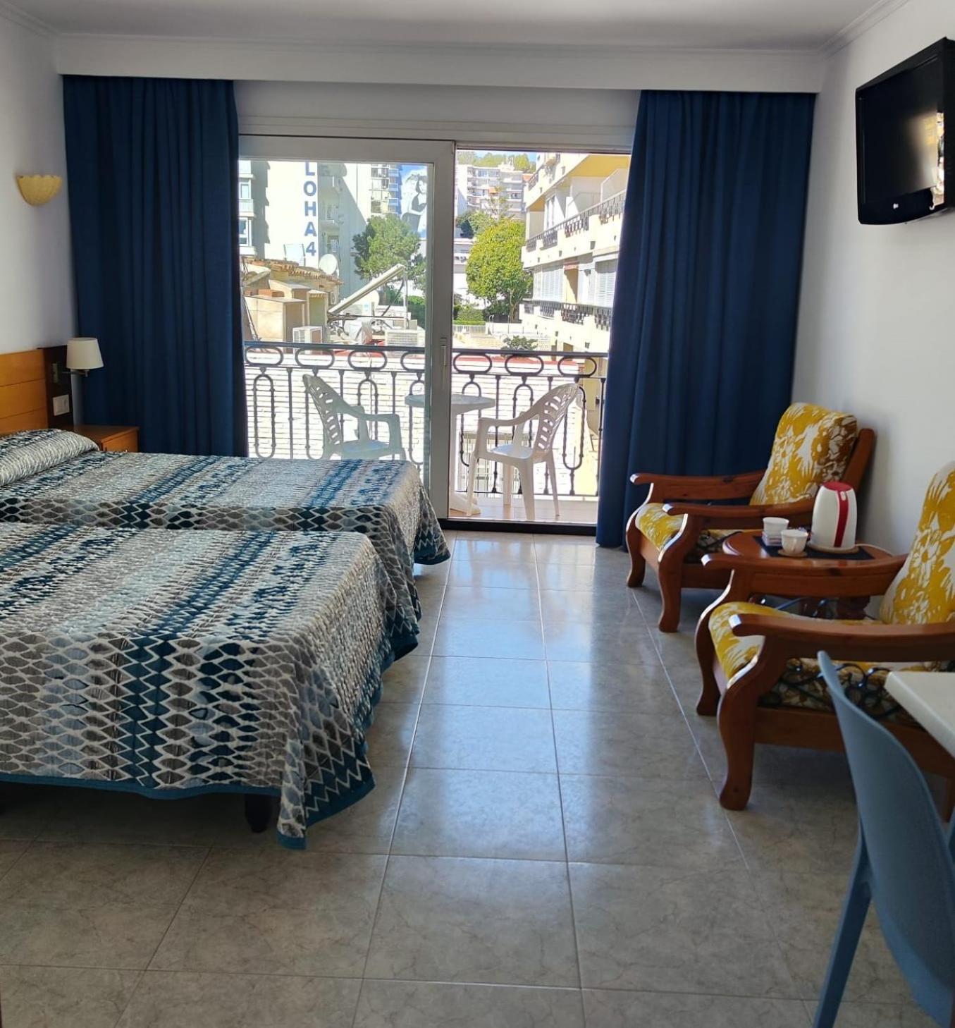Leonor Carihuela Apartment *