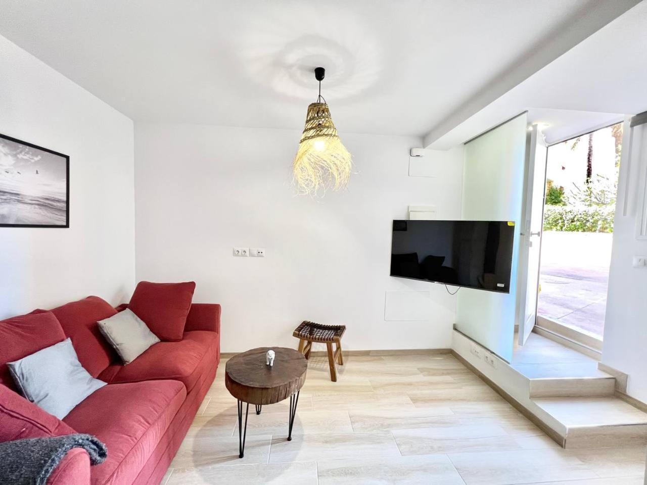 Erisa Ia Carihuela - *