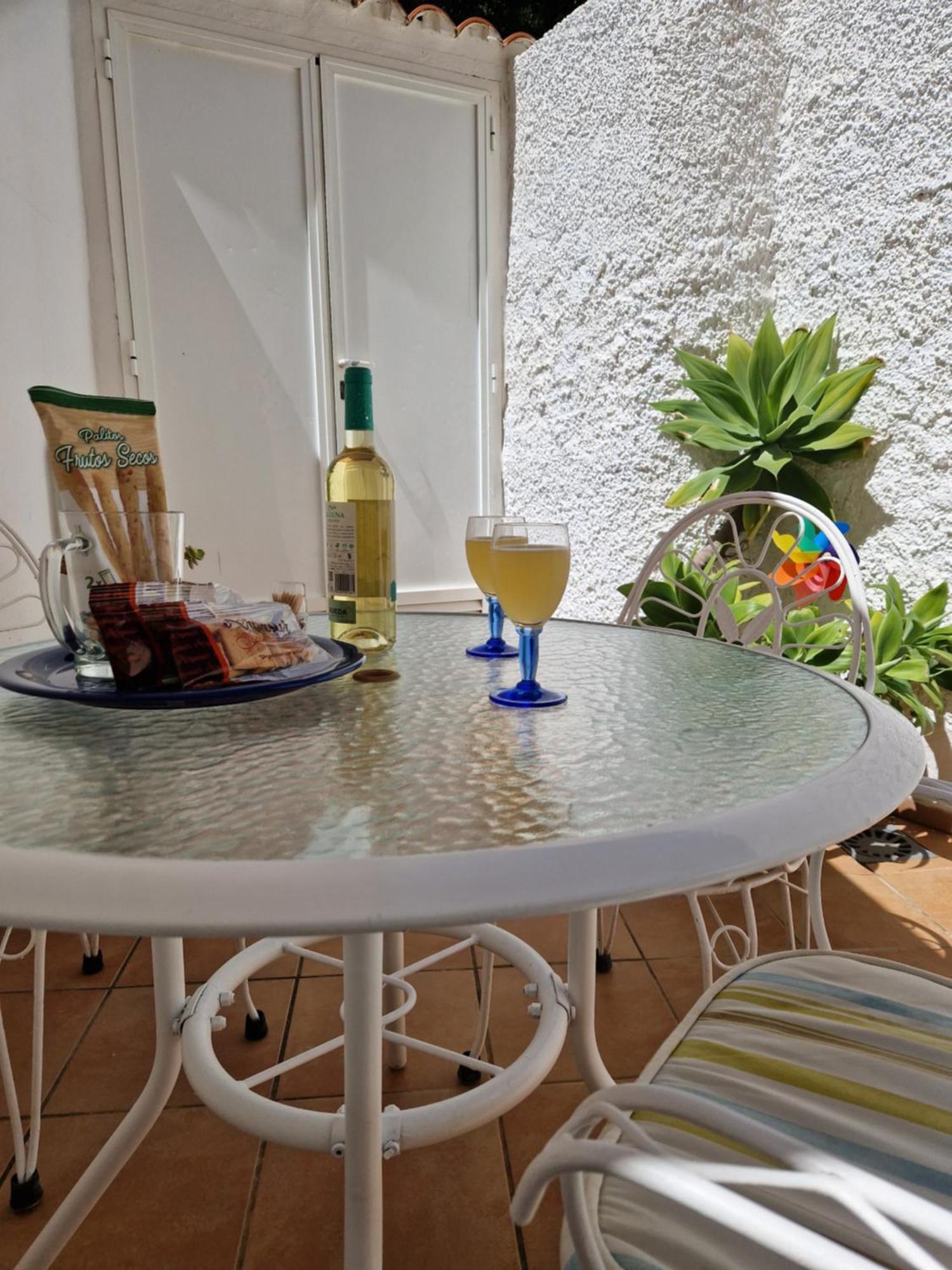 San Antonio - Beach, Pool And Terrace Torremolinos