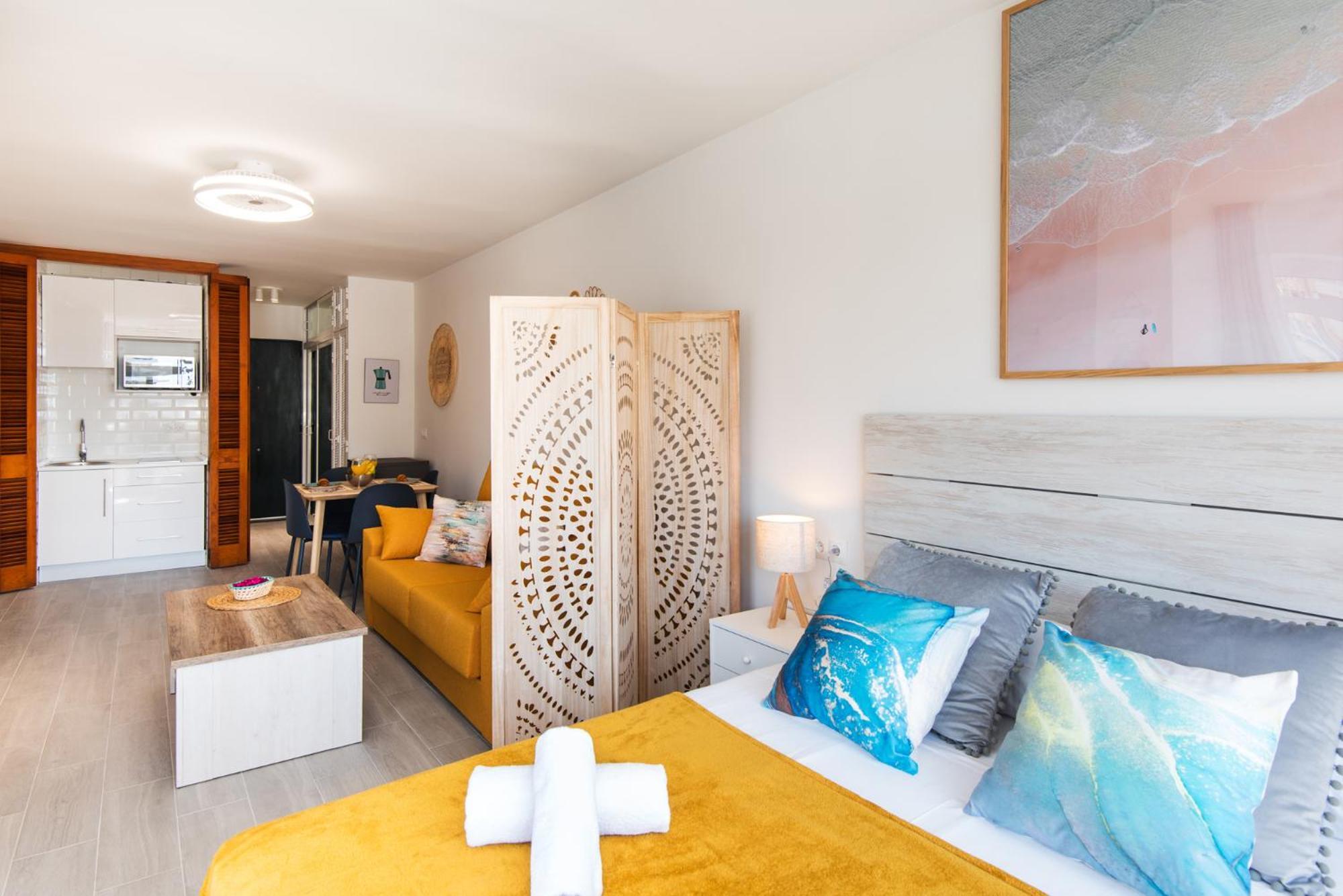 Bajondillo Beach, Large Loft With Intense Sun Appartement *