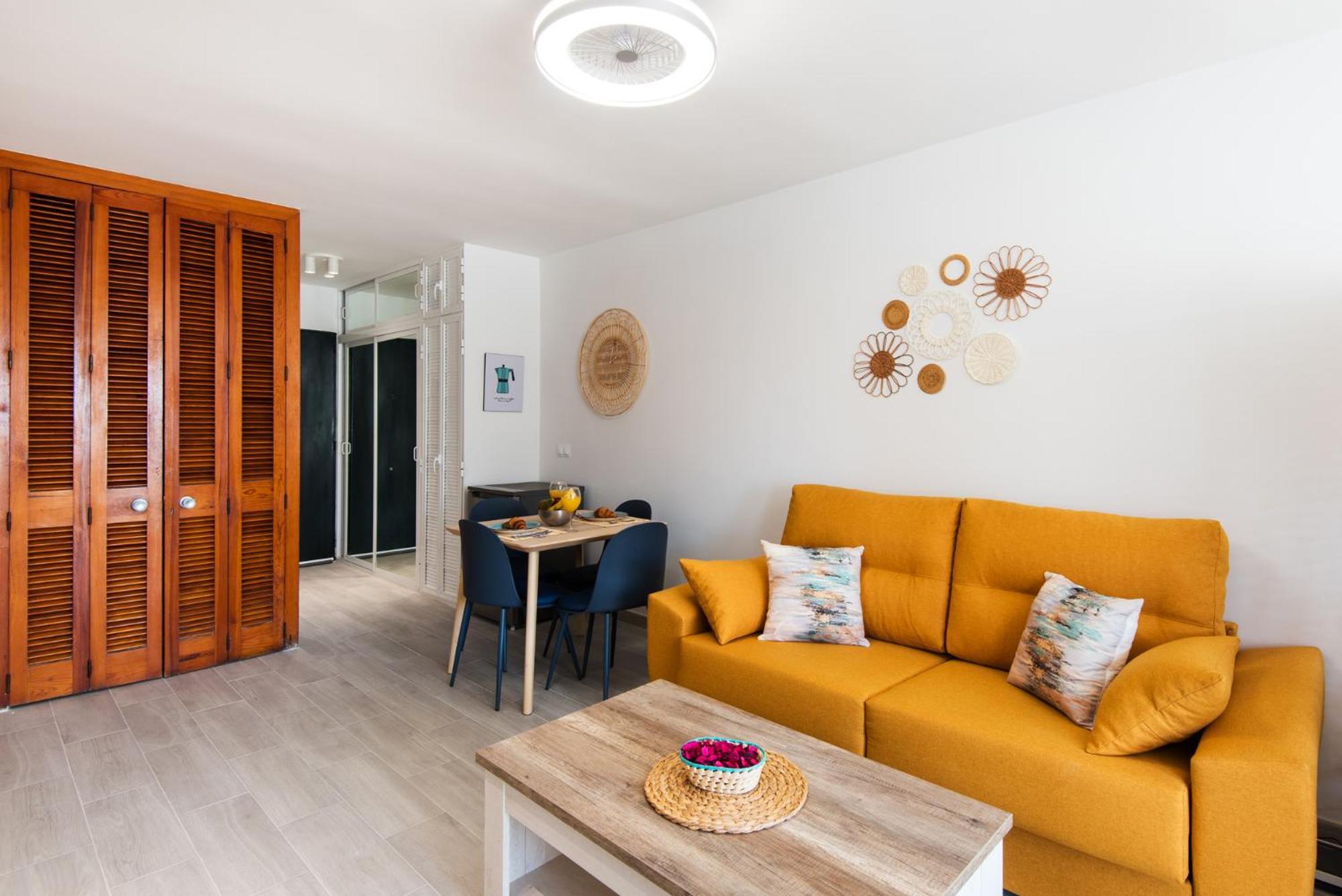 Bajondillo Beach, Large Loft With Intense Sun Appartement Torremolinos