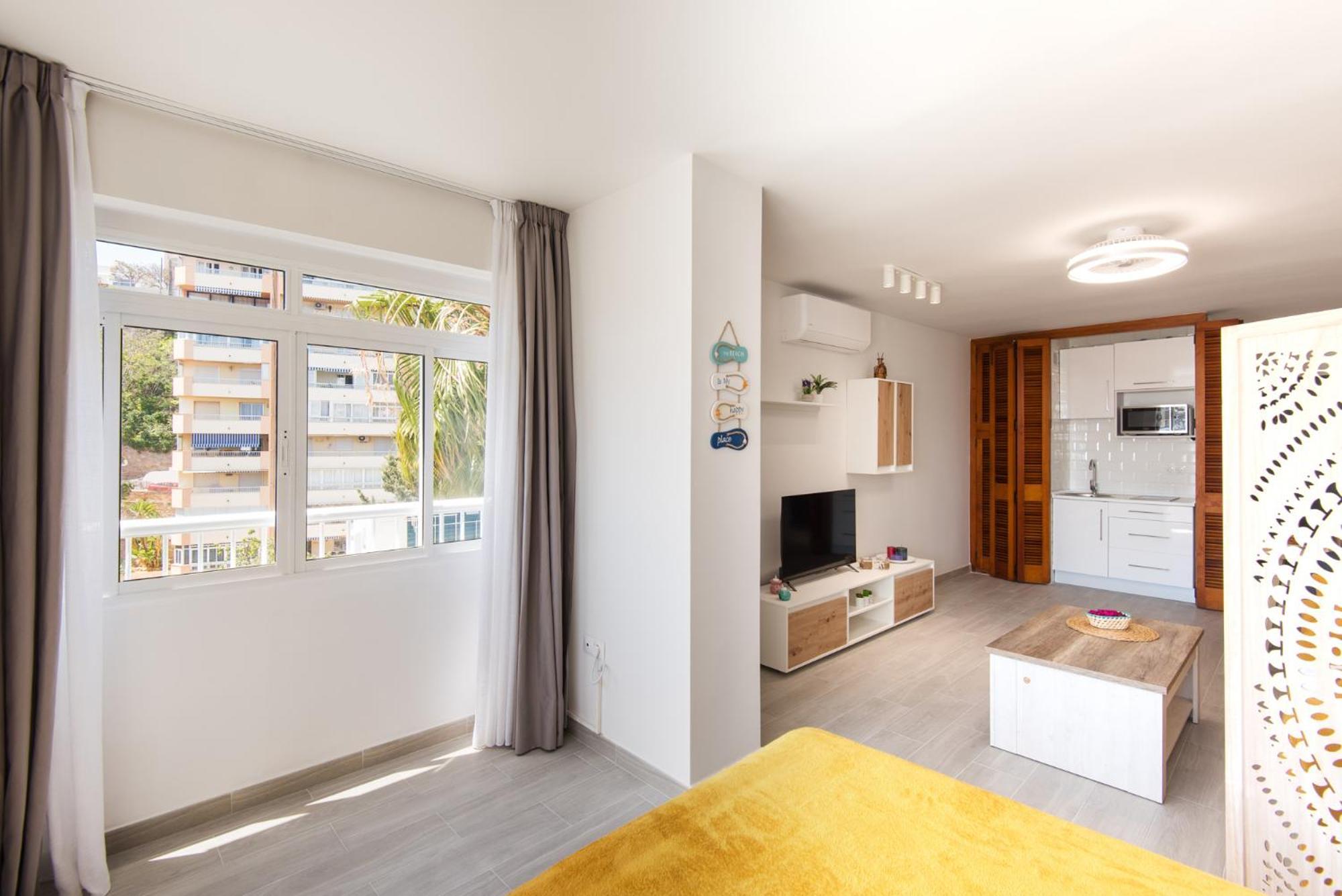 Bajondillo Beach, Large Loft With Intense Sun *