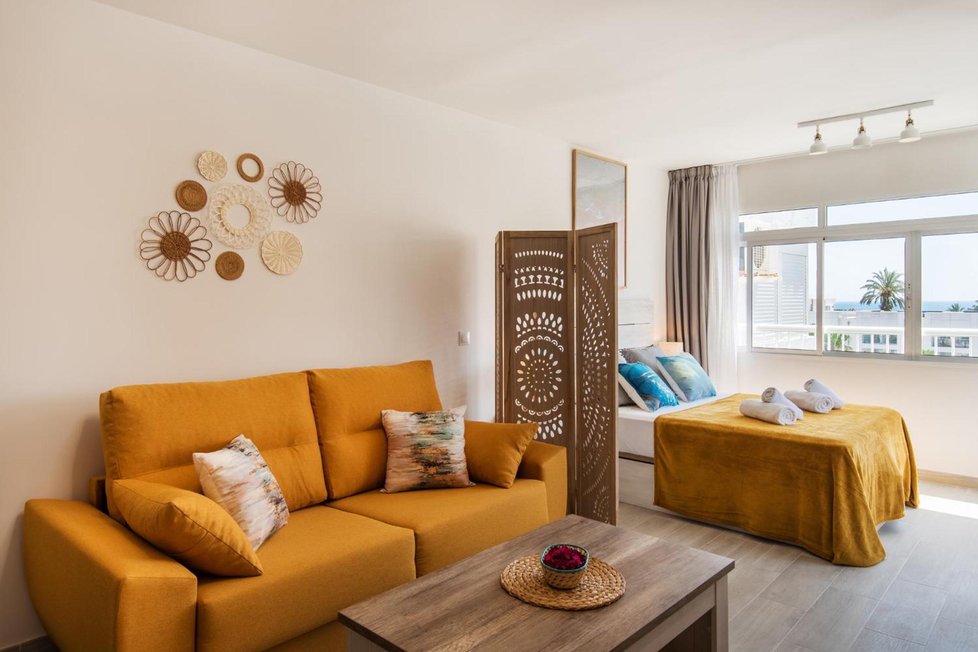 Bajondillo Beach, Large Loft With Intense Sun * Torremolinos