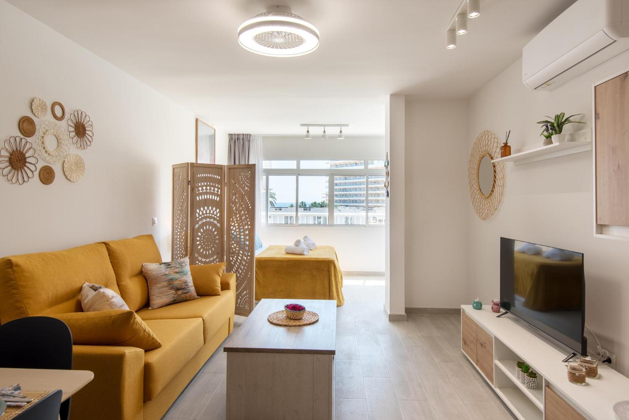Bajondillo Beach, Large Loft With Intense Sun Appartement