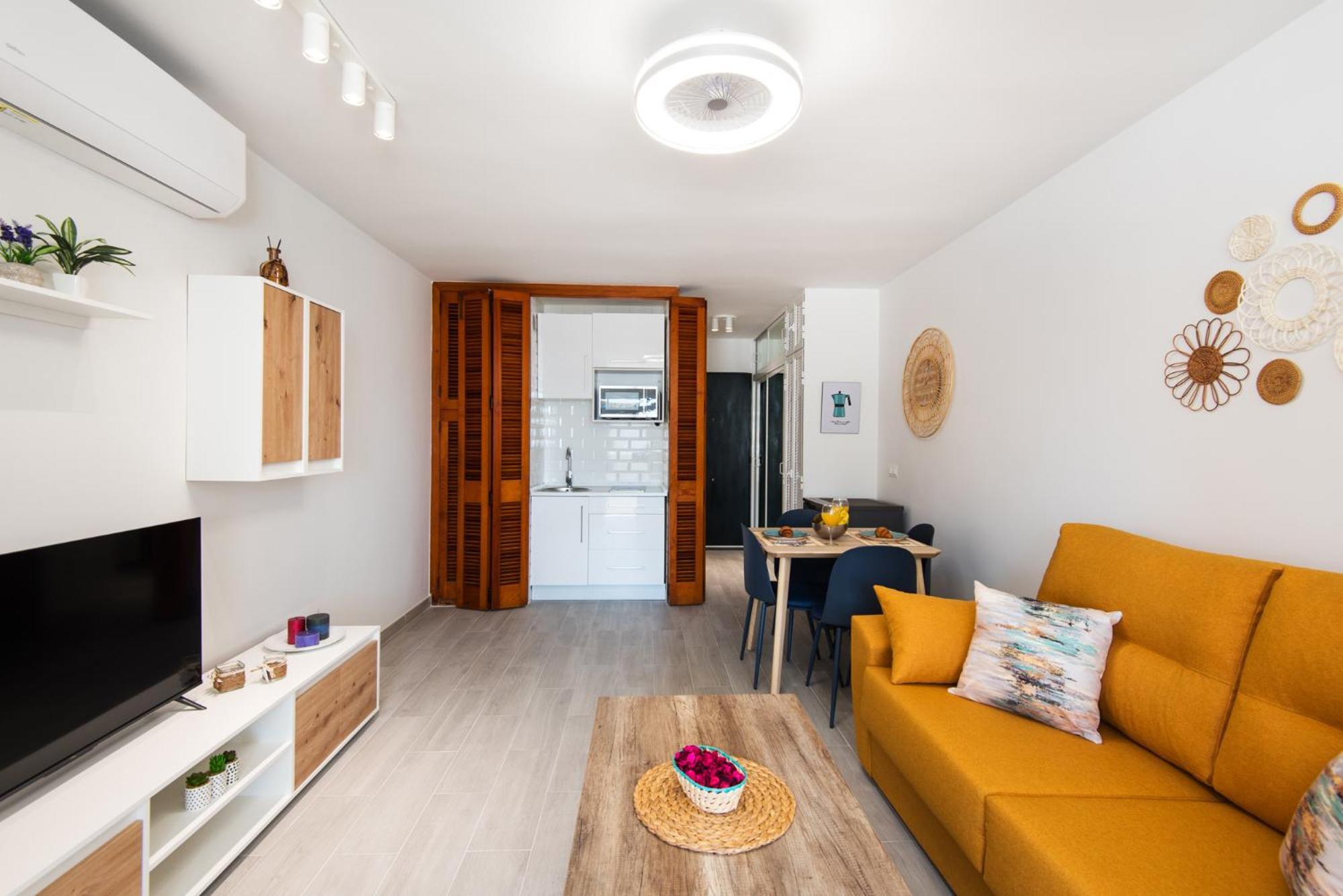 Appartement Bajondillo Beach, Large Loft With Intense Sun