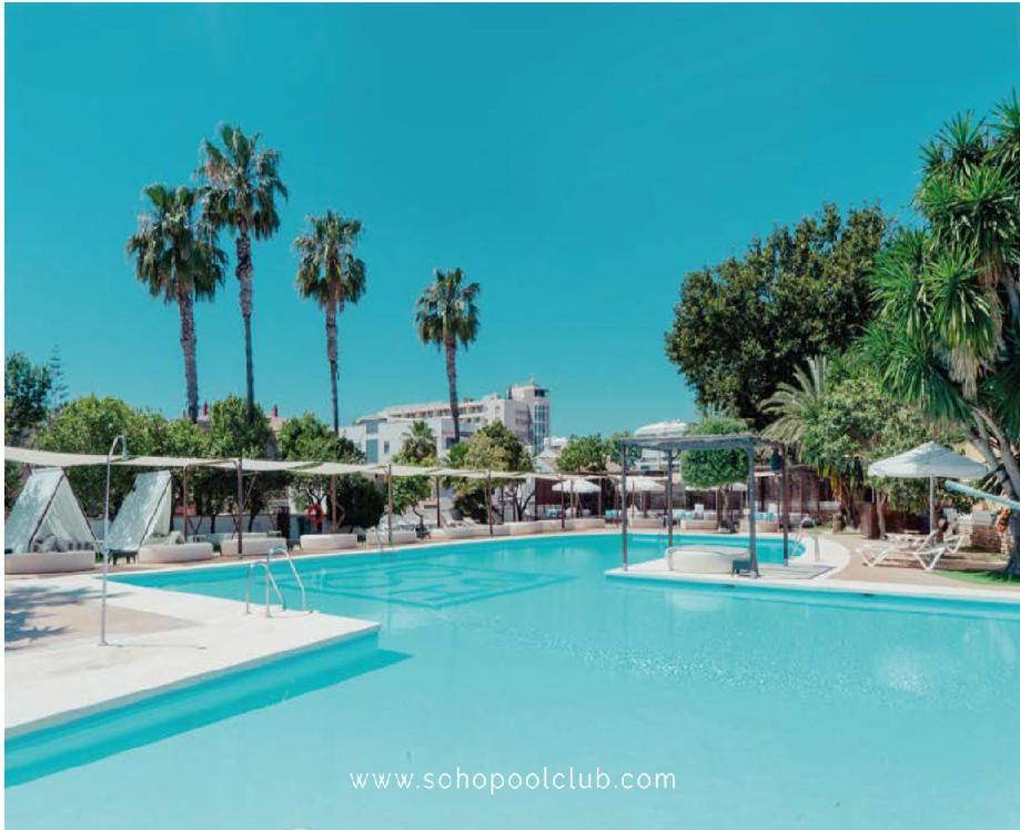 Piso Con 2 Habitaciones, 2 Terrazas Y Piscina * Torremolinos