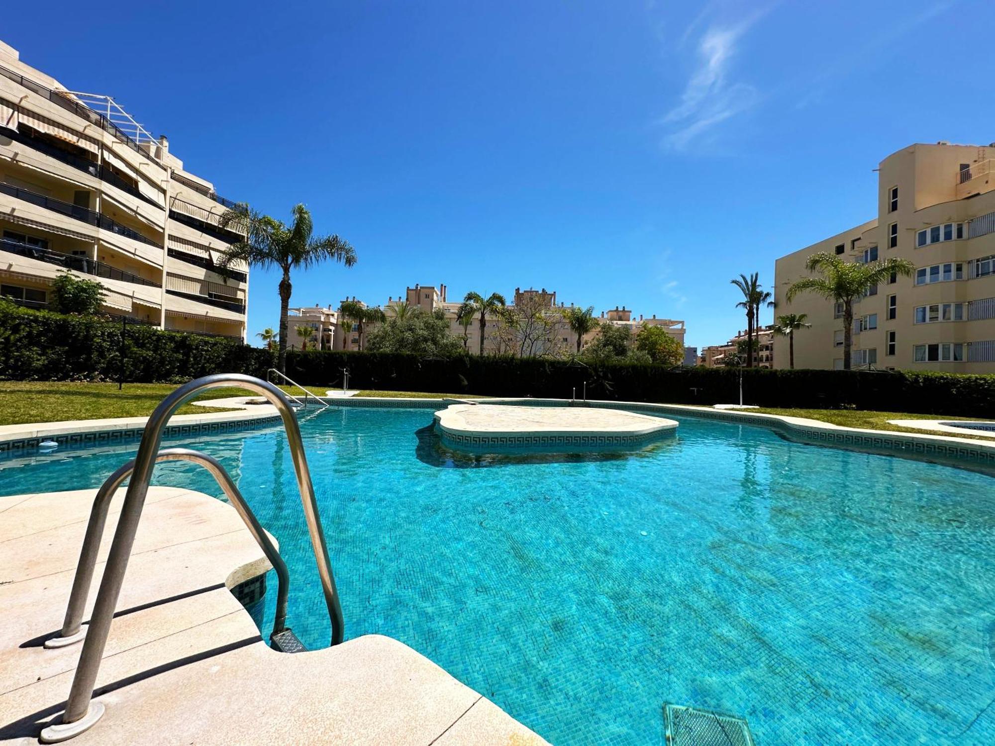 Bri - Amplio Con Terraza, Piscina, Tenis, Padel, Playa A 5 Minutos Torremolinos