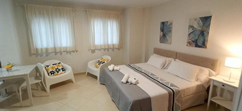 Amat - Only Adult - Playa El Bajondillo