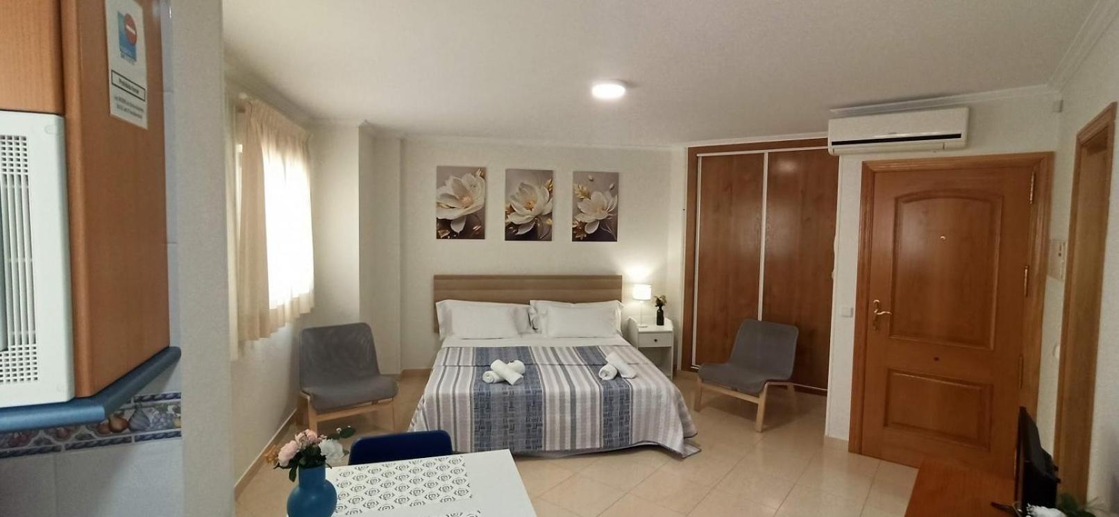 Amat - Only Adult - Playa El Bajondillo