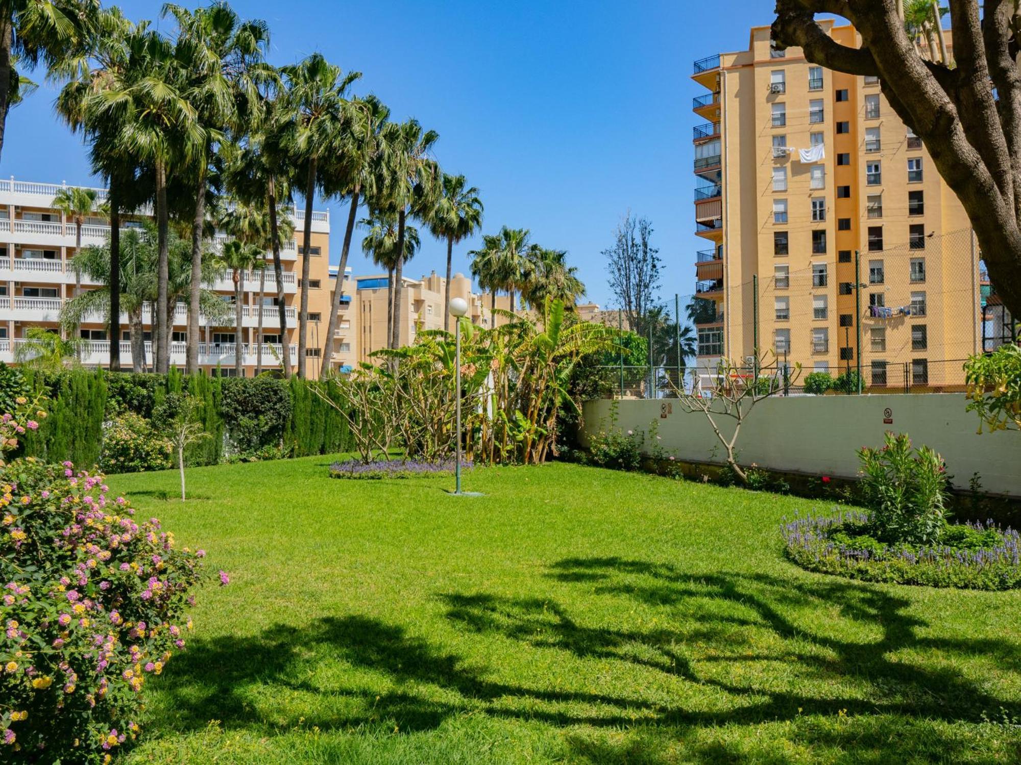 Cubo's Sol Y Arena Playamar Apartment *