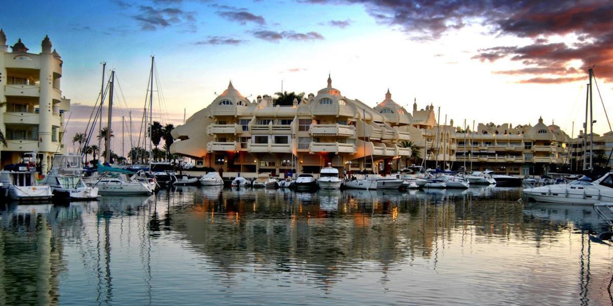 Con Gran Terraza Junto A La Playa Torremolinos