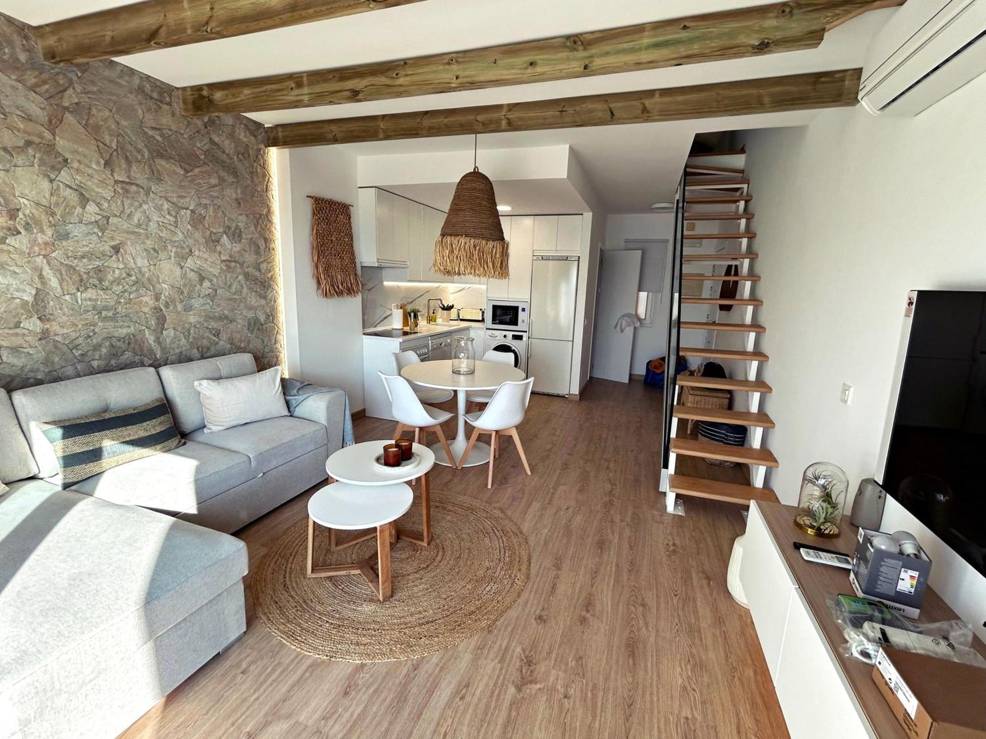 Mara's Seaviews - First Line - Duplex Penthouse Apartment