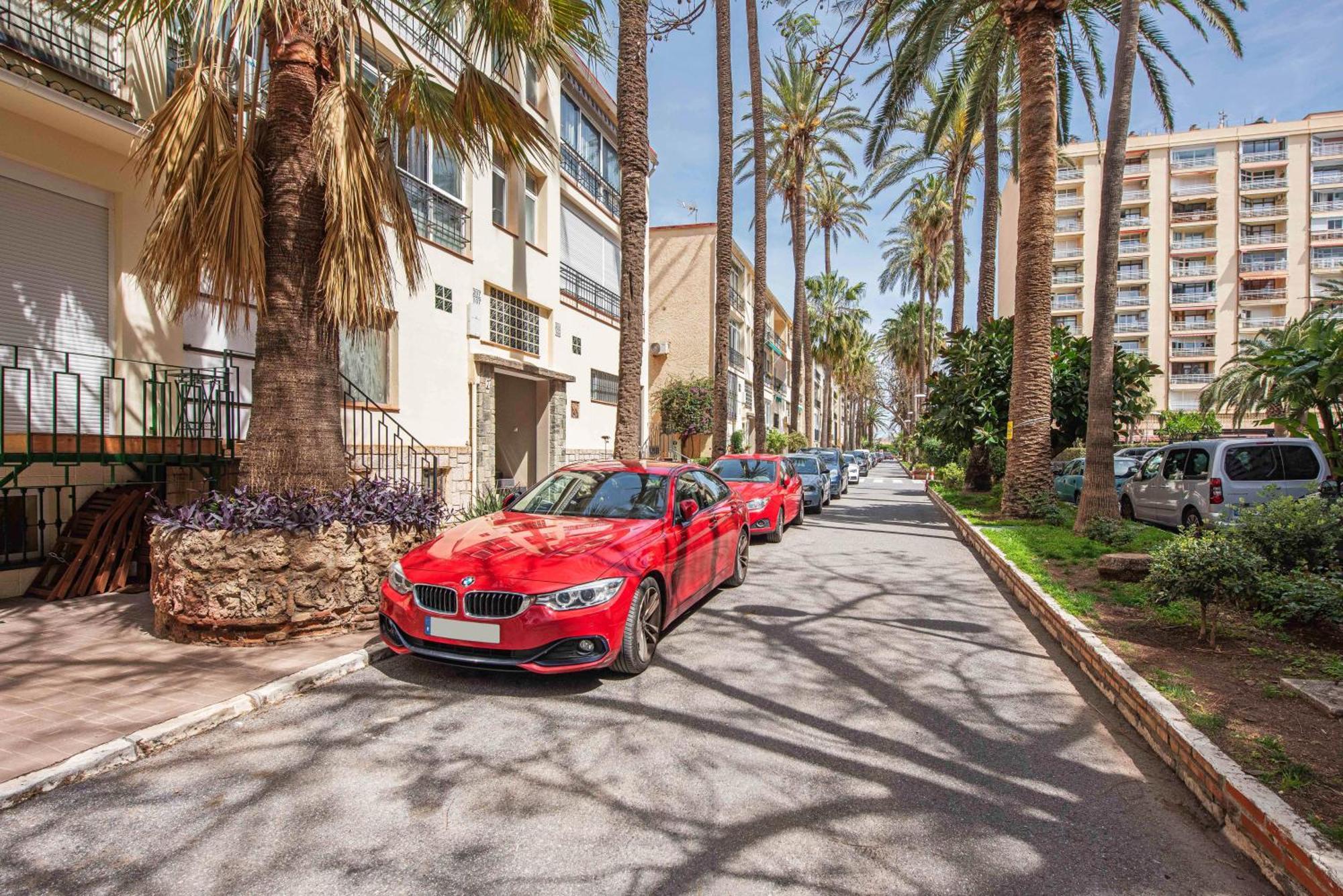 Roca Private Swimming Pool Parking *