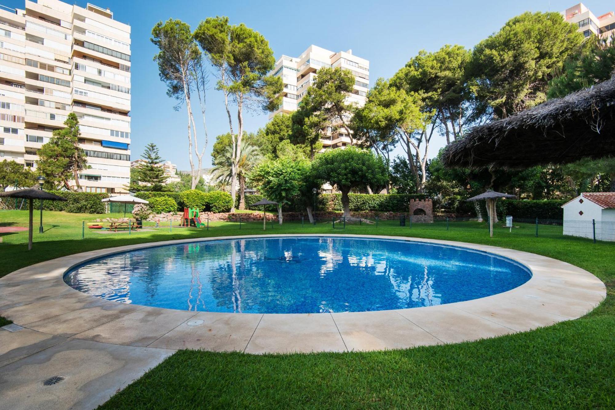 Apartment Magic Of The Ocean, Front Line In Playamar-parking, Sea Views, Pool, Tenis, Paddle, Wifi And Aircon Torremolinos
