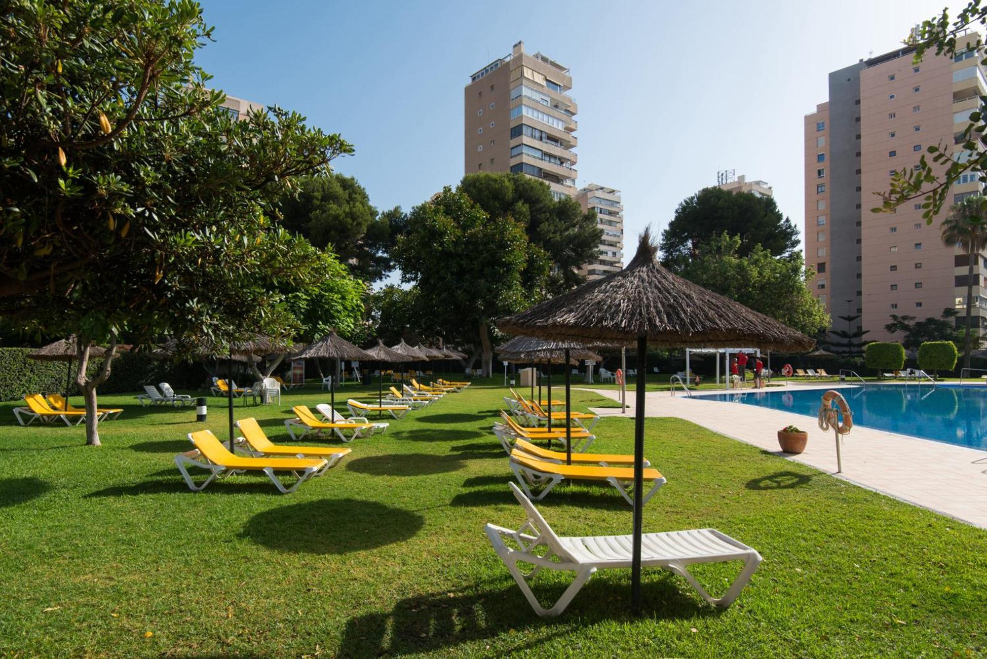 Magic Of The Ocean, Front Line In Playamar-parking, Sea Views, Pool, Tenis, Paddle, Wifi And Aircon Apartment