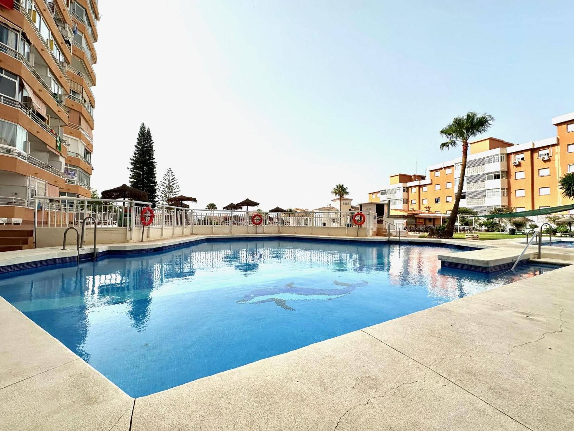 Salt - Bonito - Piscina - Vistas Mar -wifi Torremolinos
