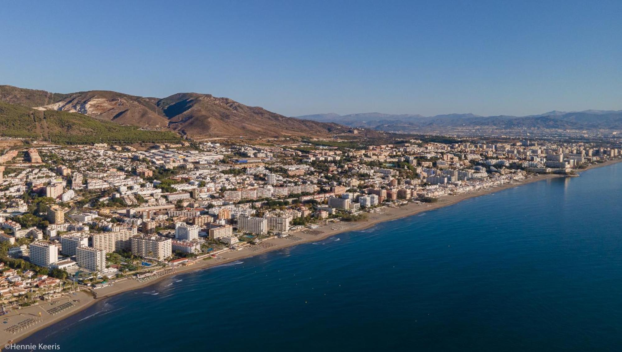 Prime Location 2-bedroom With Seaviews In Torremolinos