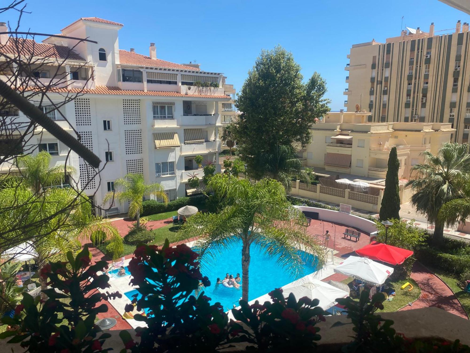 Carihuela Plaza Del Remo * Torremolinos