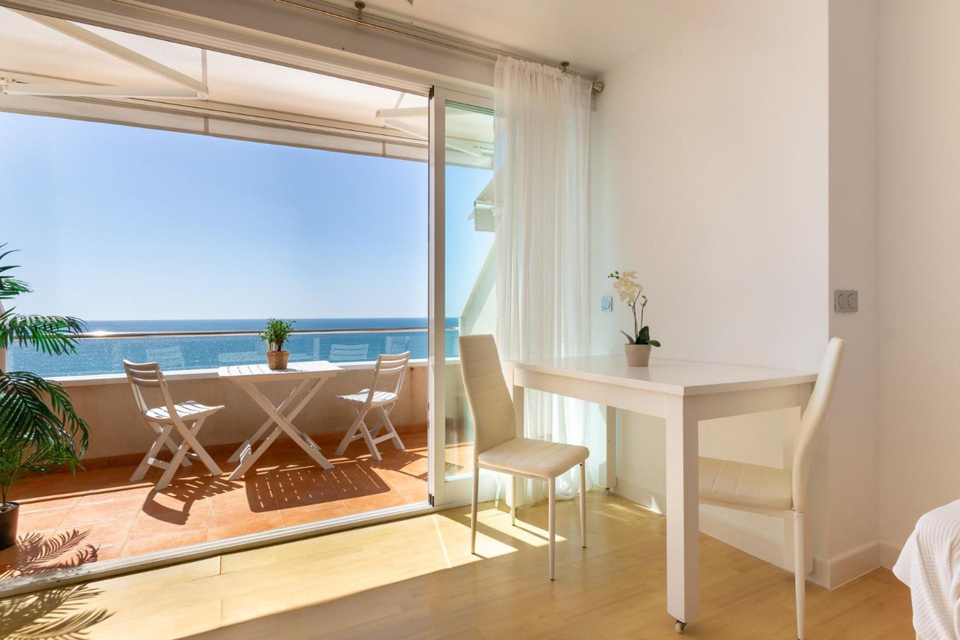 Roca Chica - Parking - Frente Playa - Terraza - Wifi - Bajondillo Y Carihuela Apartment *