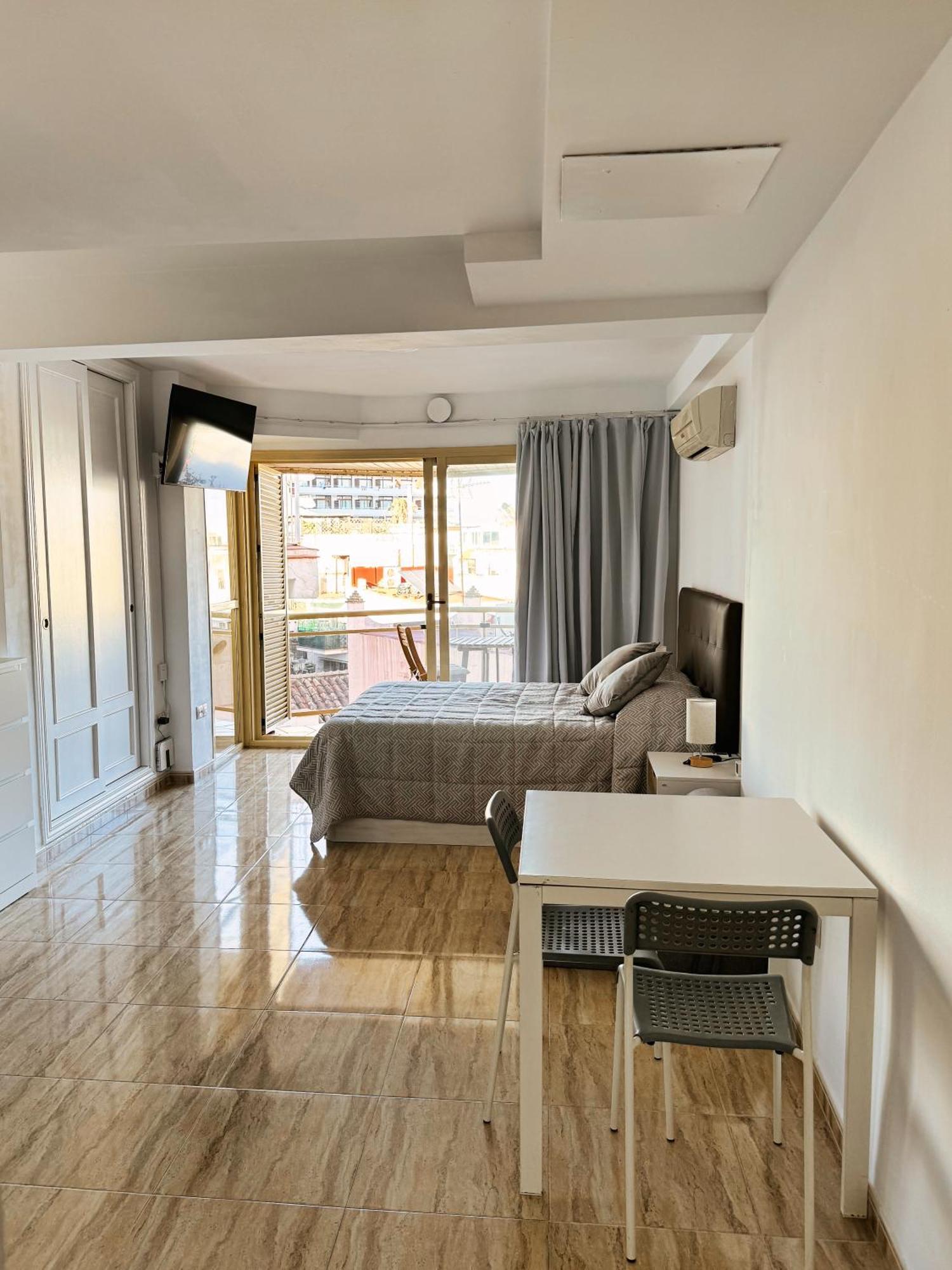 Apartment Nogalera Center With A Stunning Terrace Torremolinos
