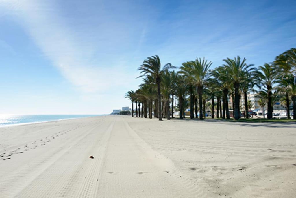 En Paseo Maritimo De *