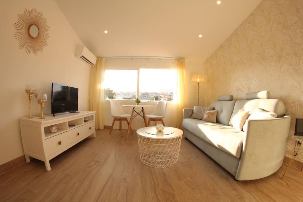 San Antonio - Estudio En La Playa De La Carihuela Torremolinos