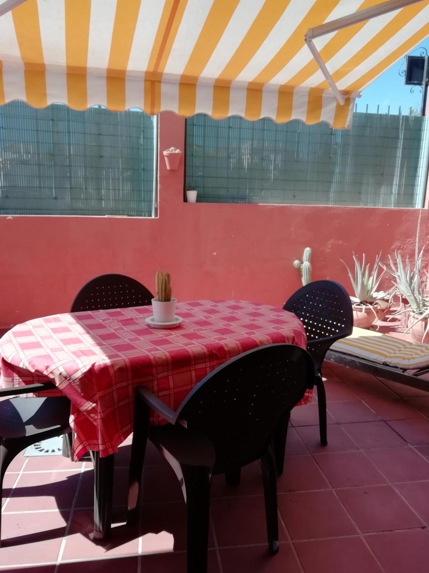Moderno Internet Y Aparcamiento Gratis *
