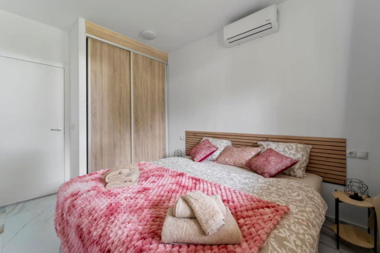 Apartment Casa Rosa At Parrot At Carihuela Torremolinos