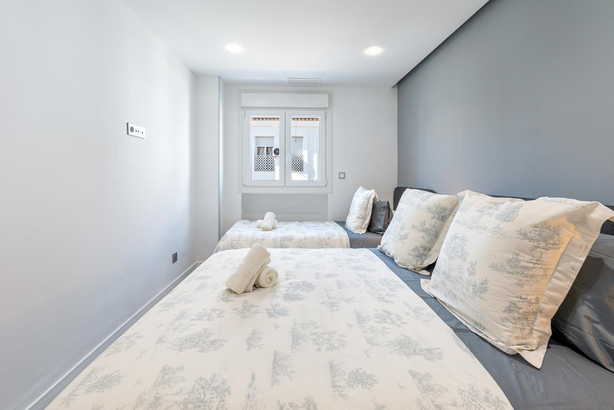 With Terrace Attic Views *