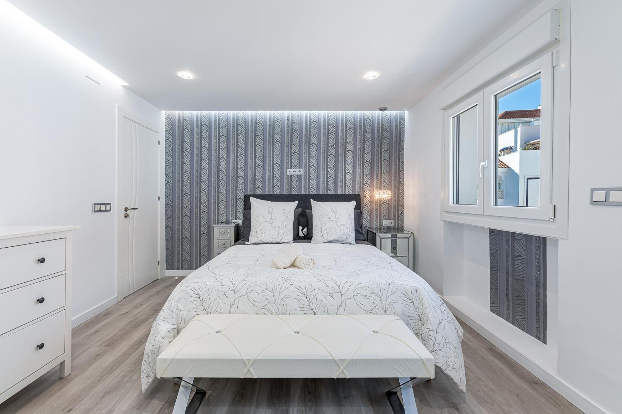 With Terrace Attic Views Apartment *