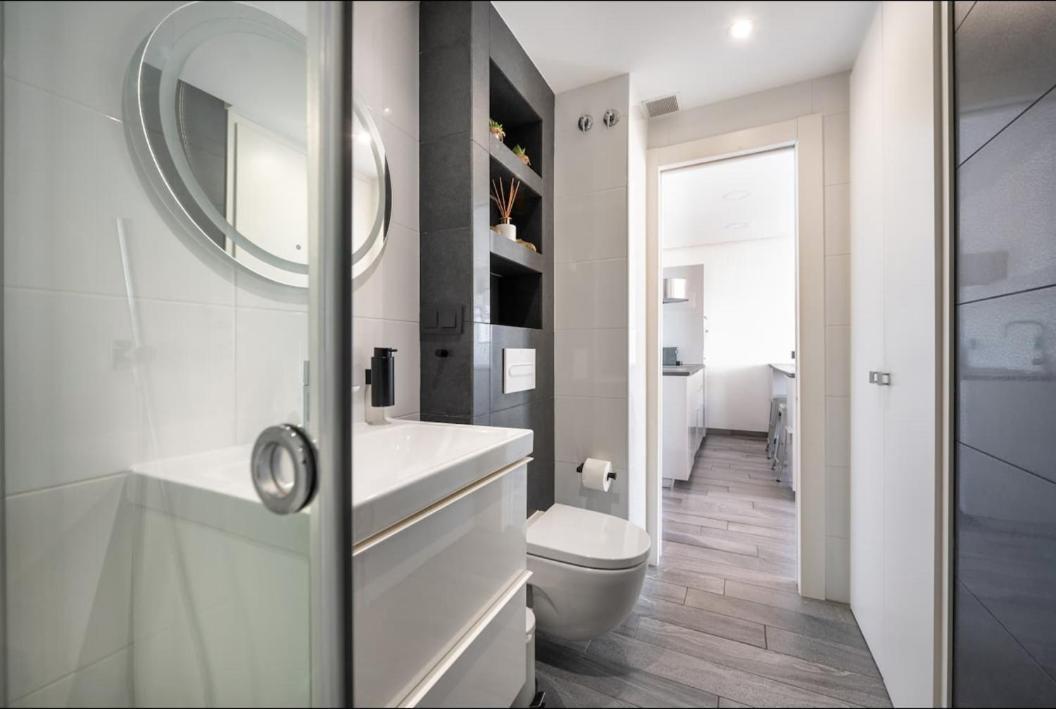 The Black&white Apartment Torremolinos