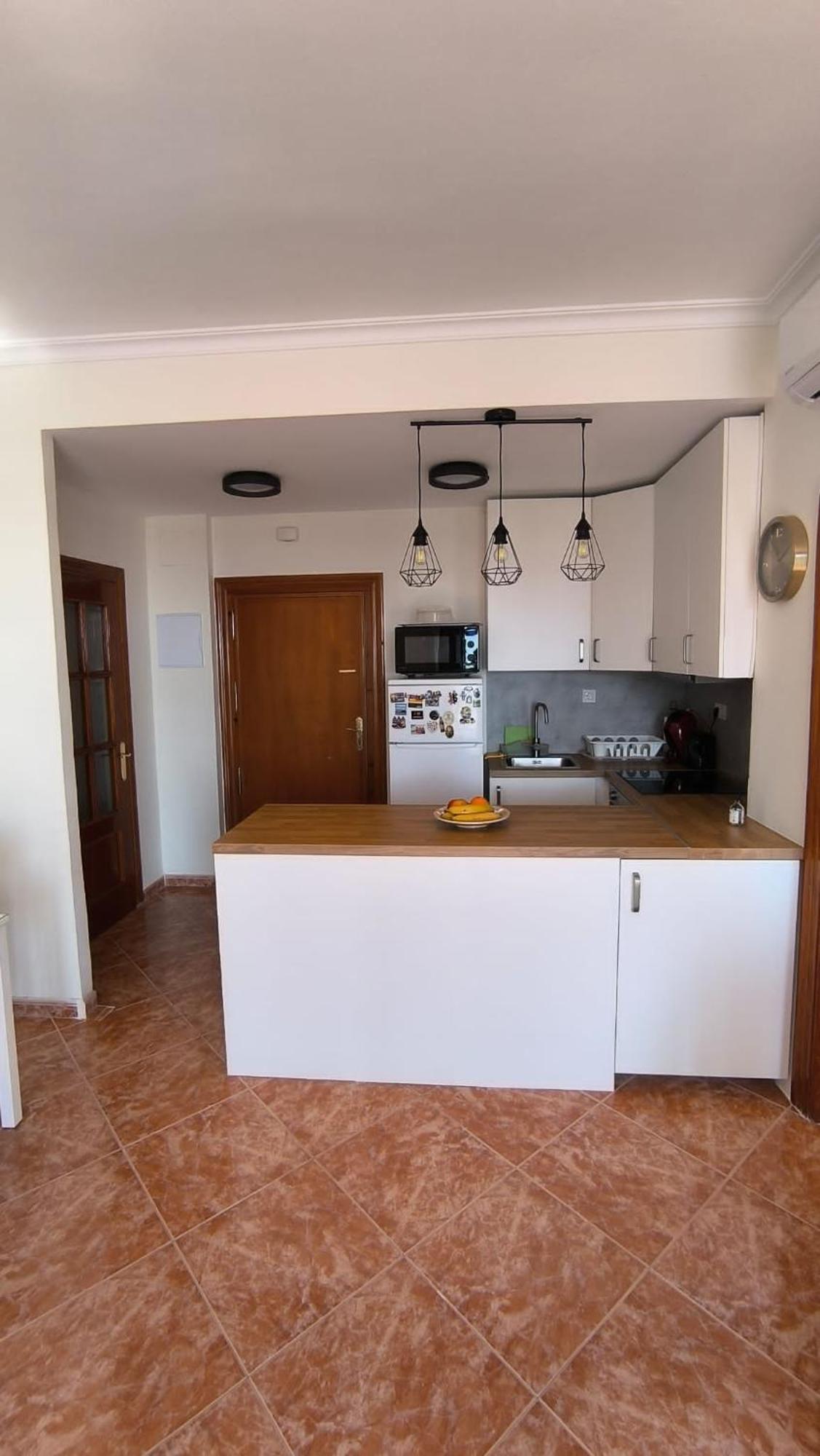 La Roca-mediterraneo Views, 8th Floor-new Kitchen- Pool- Parking-air Conditioning, Ceiling Fans & Free Wifi * Torremolinos