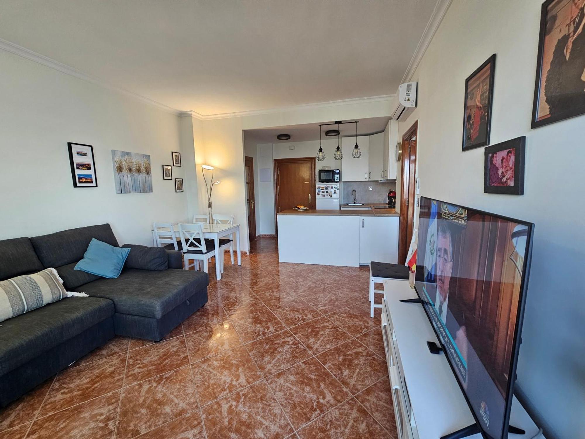 La Roca-mediterraneo Views, 8th Floor-new Kitchen- Pool- Parking-air Conditioning, Ceiling Fans & Free Wifi *