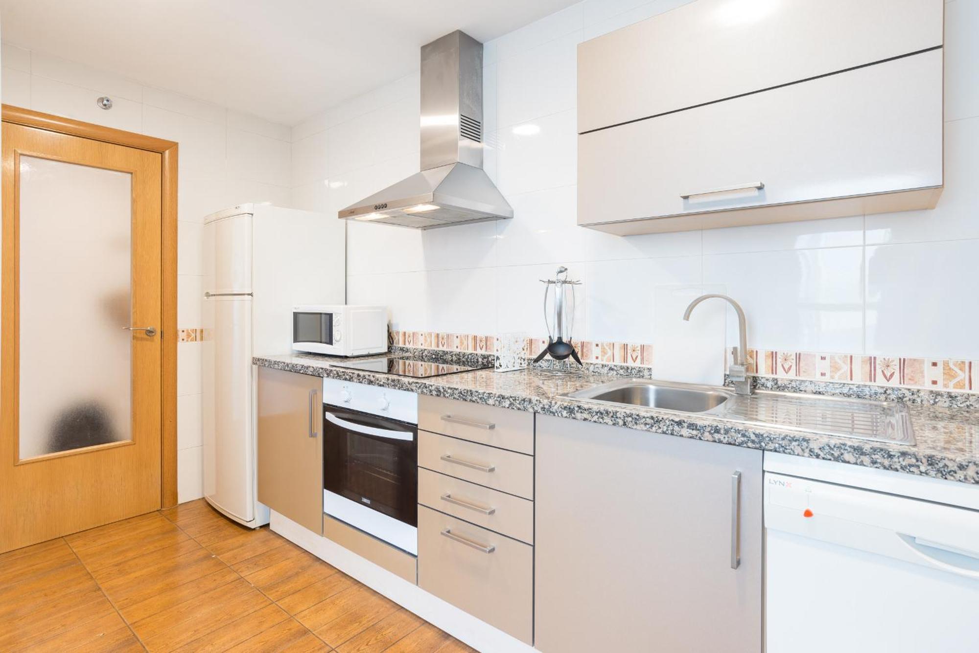 Hill With Terrace, Parking, Pool & Paddle Court Torremolinos