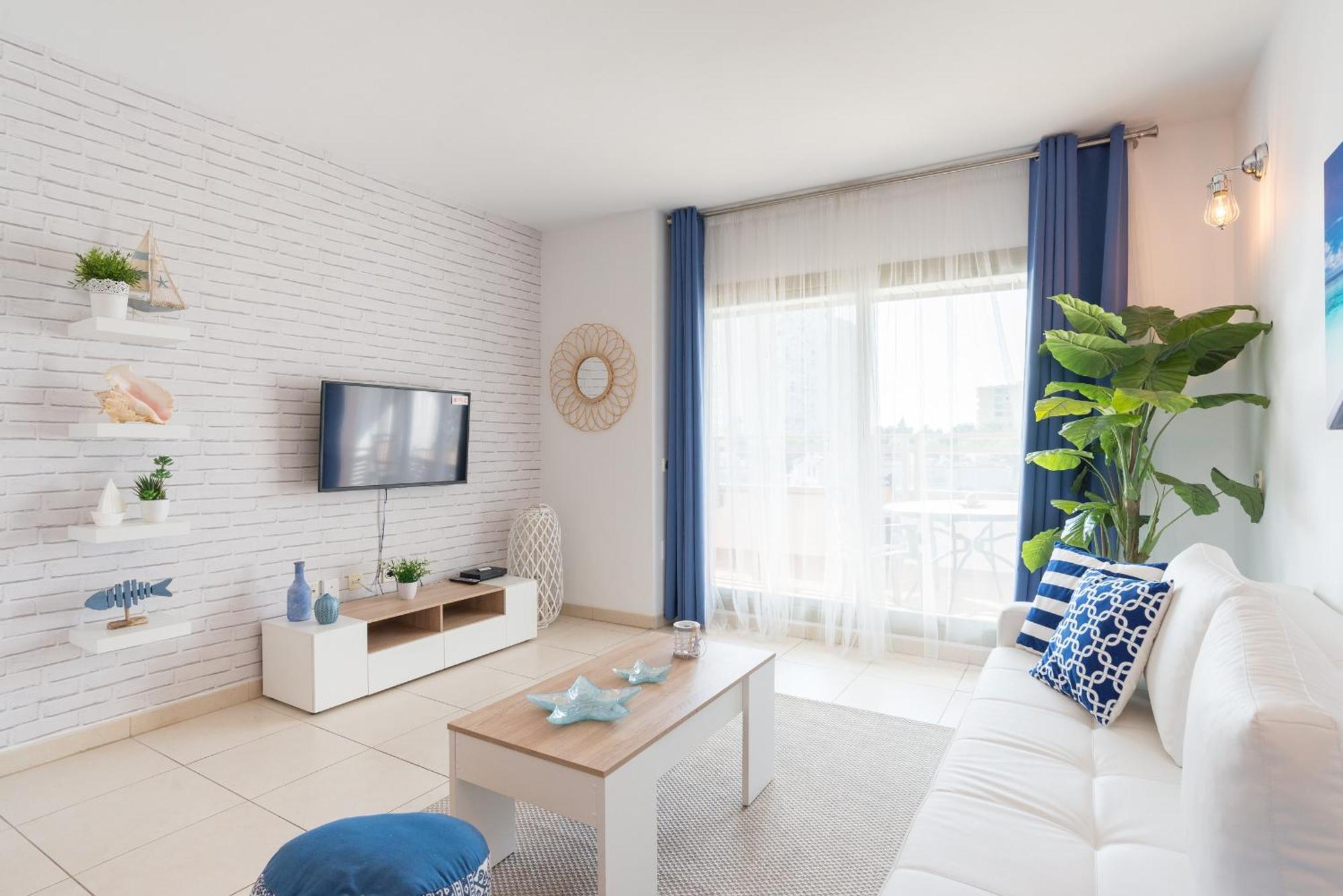 Hill With Terrace, Parking, Pool & Paddle Court Torremolinos