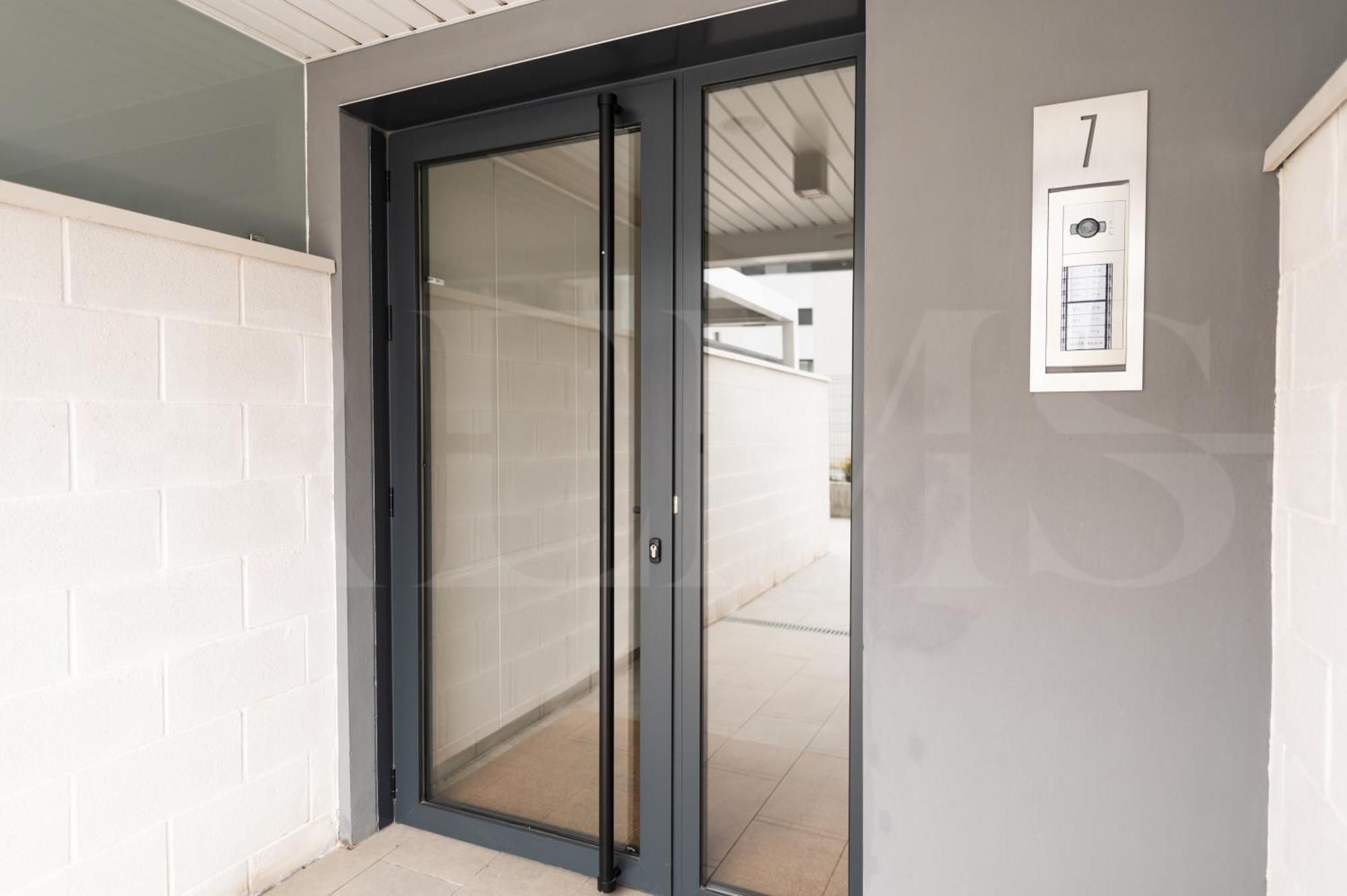 Beachside Escape With Parking And Pool Rems Apartment *