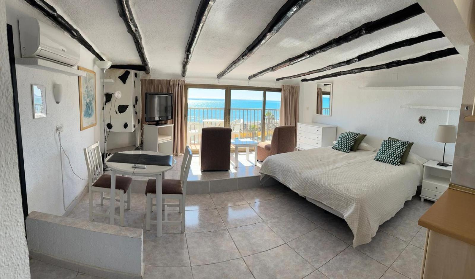 Casa Blanca Apartment *