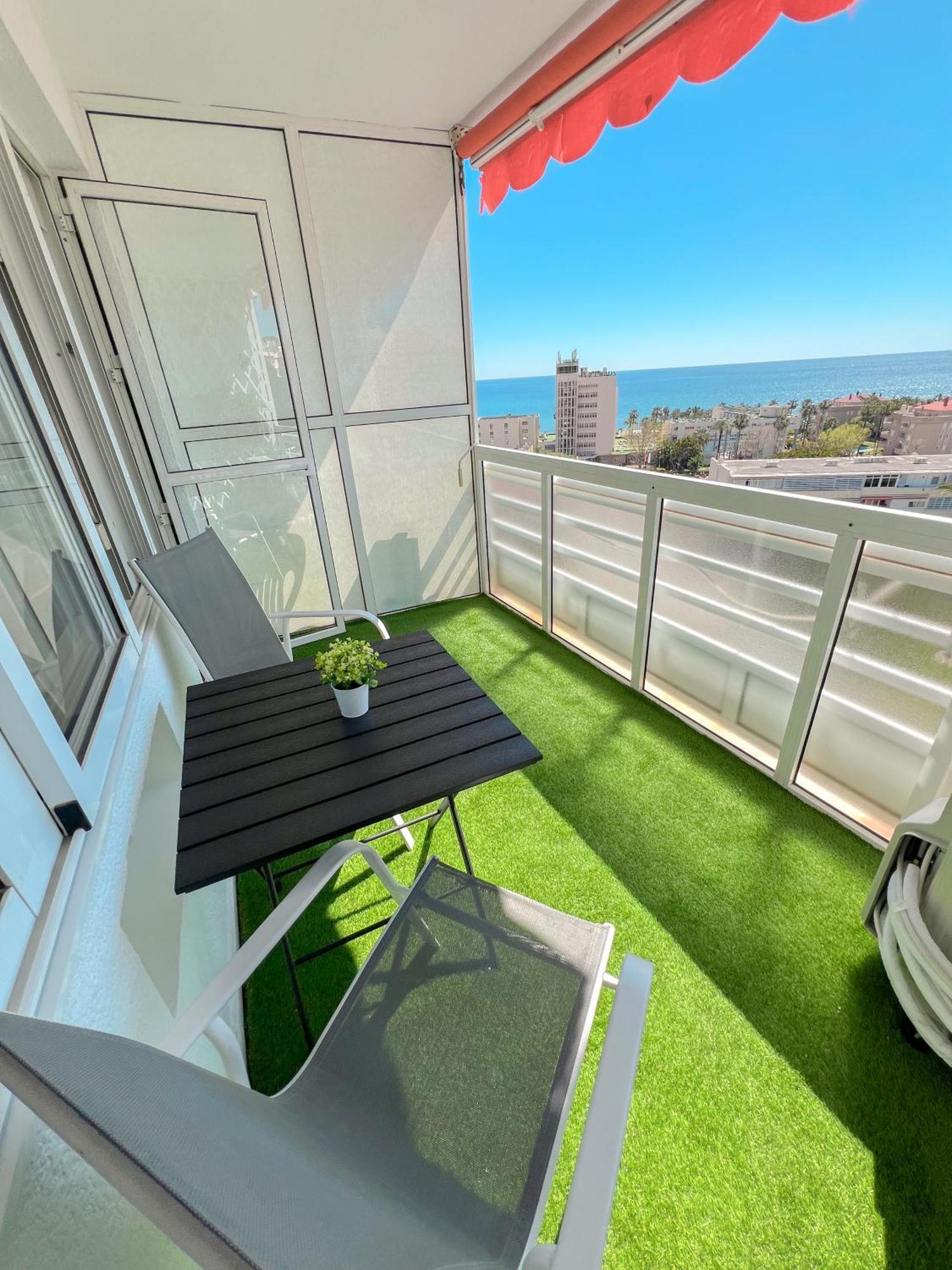 Modern & Bright With Balcony Torremolinos