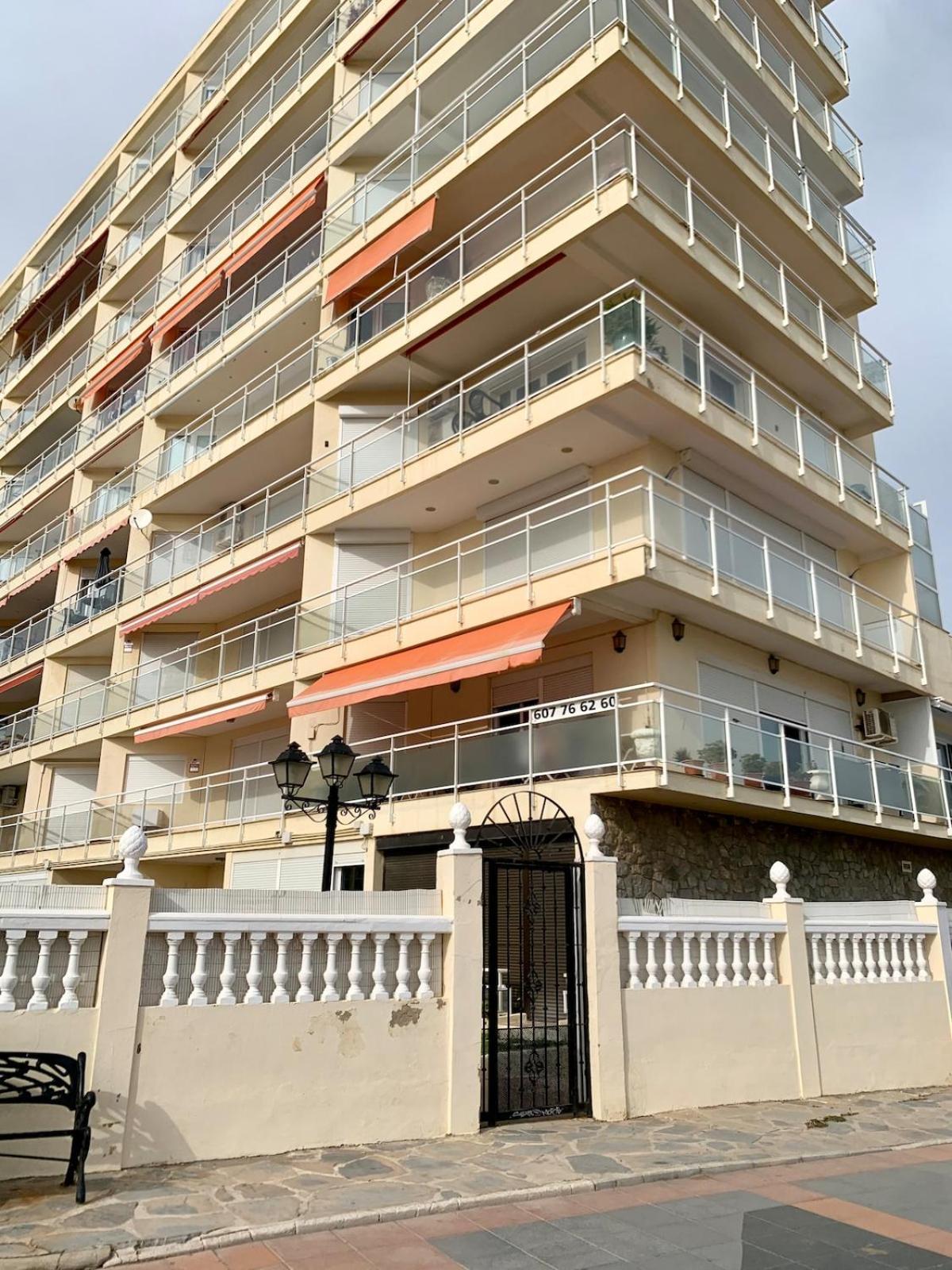 Carihuela Beachfront Penthouse, Unique Views Apartment *