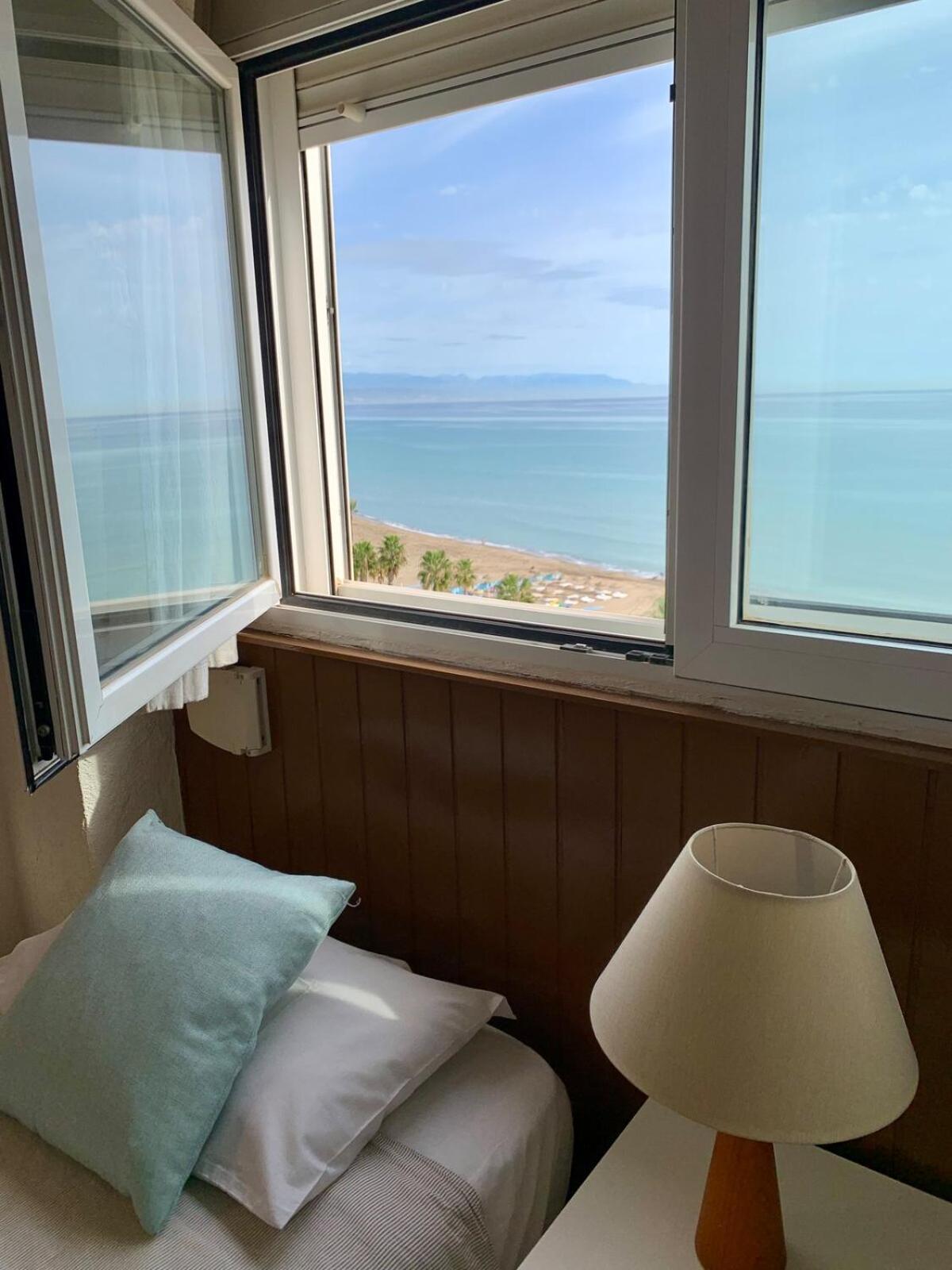 Carihuela Beachfront Penthouse, Unique Views Apartment