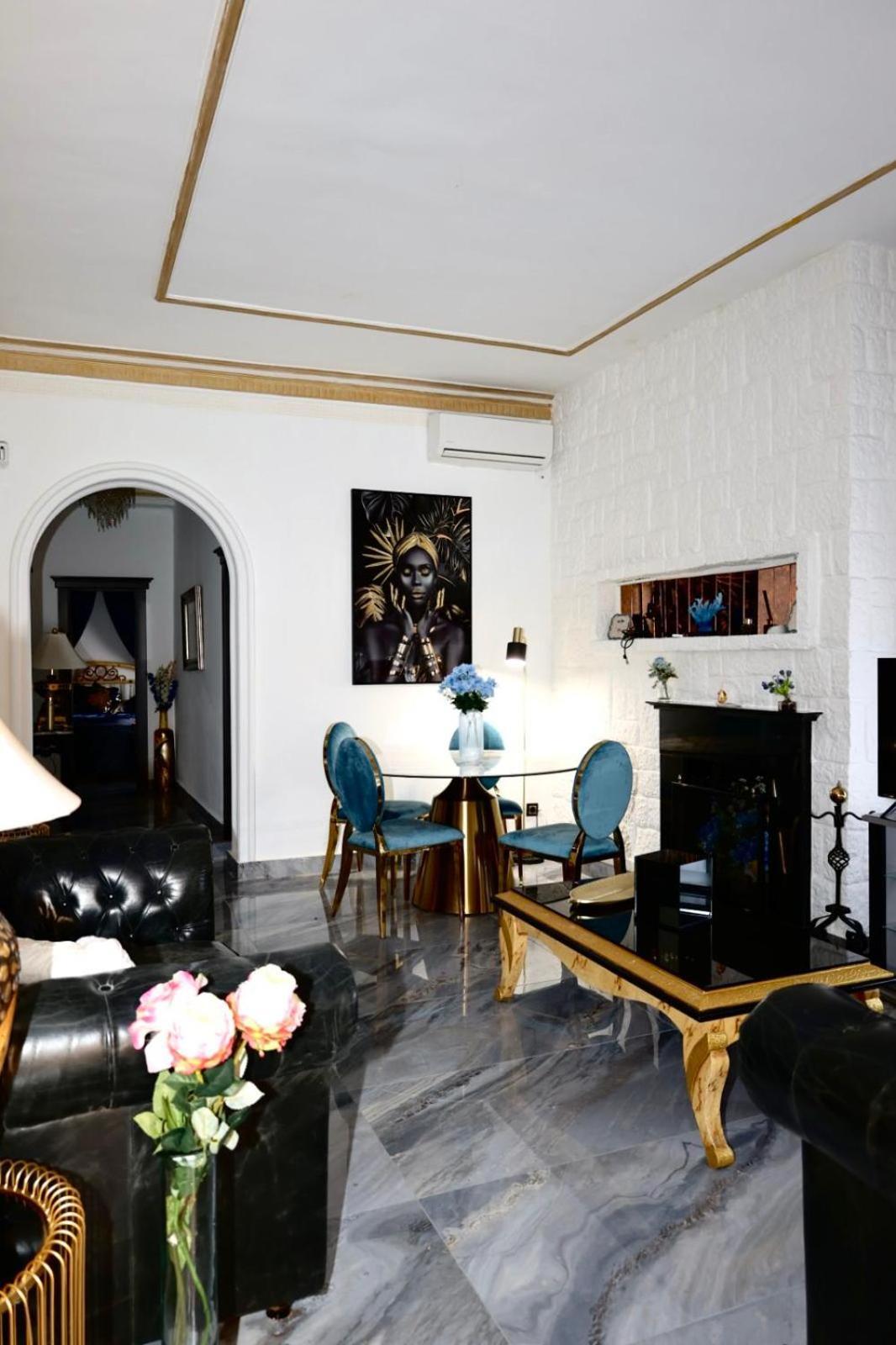 Fantastic 5 Mins Away From The By Easybnb