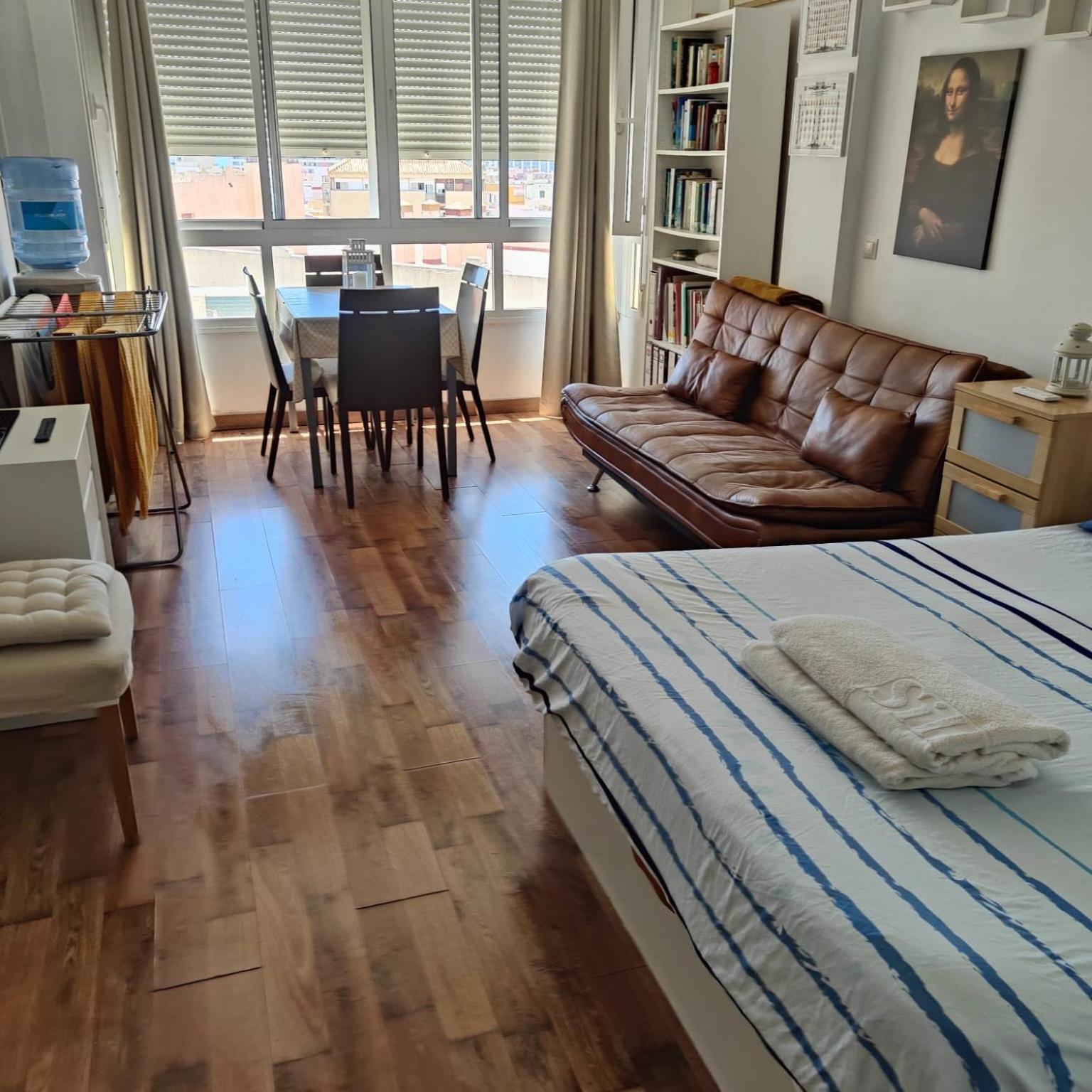 Apartment Apartamento Estudio Loft En El Centro Para 3 O 4 Personas Cama Doble Y Sofa Cama Check In A Partir De Las 15 Y 30 Min Pm Y Check Out Hasta Las 11 Y 30 Pm Con Wifi Normalmente No Se Puede Adelantar El Check In