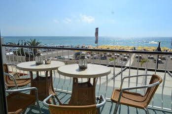 Pure And Restaurant Hotel 3*