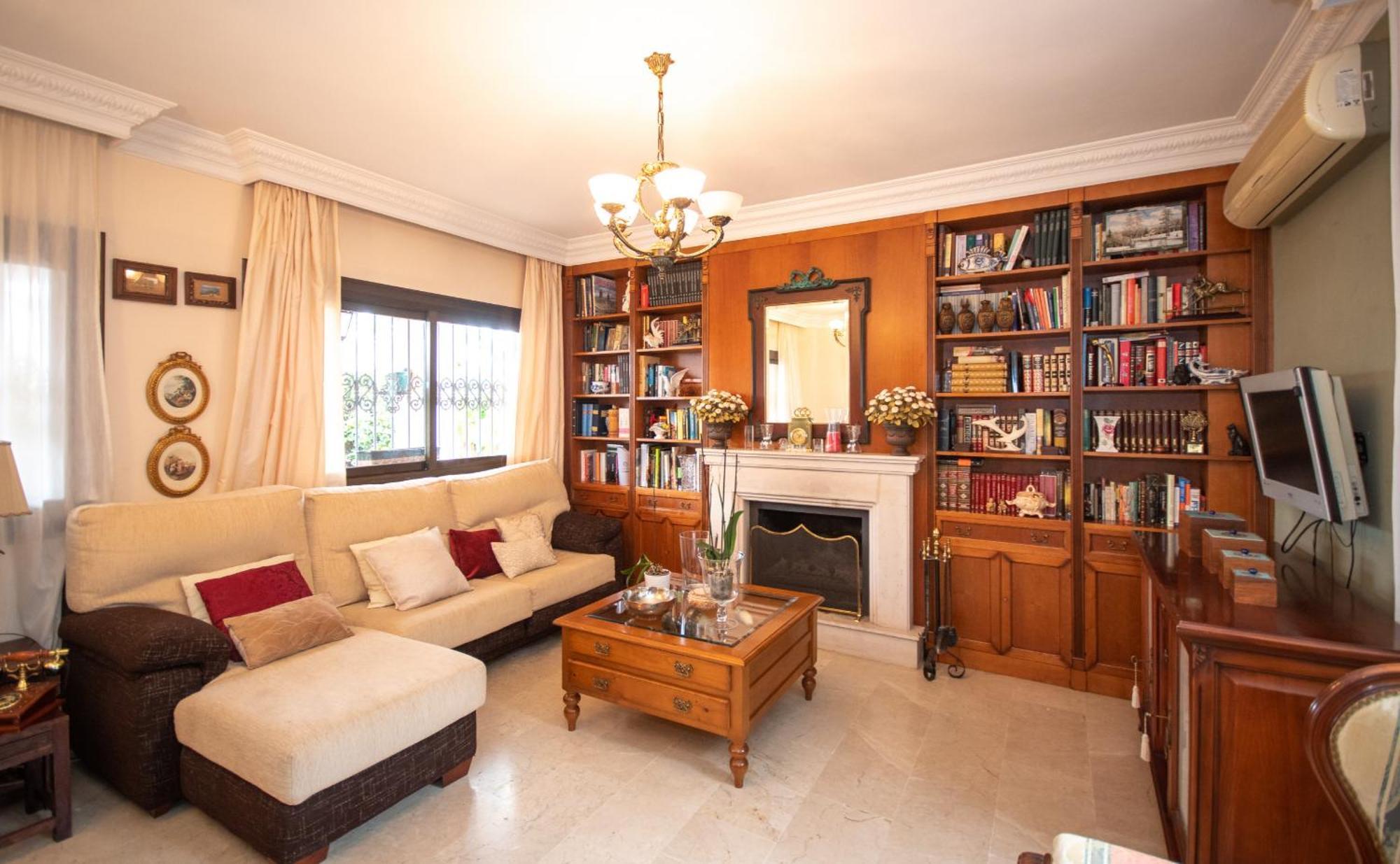 Cubo's Palacio Valdes Villa *